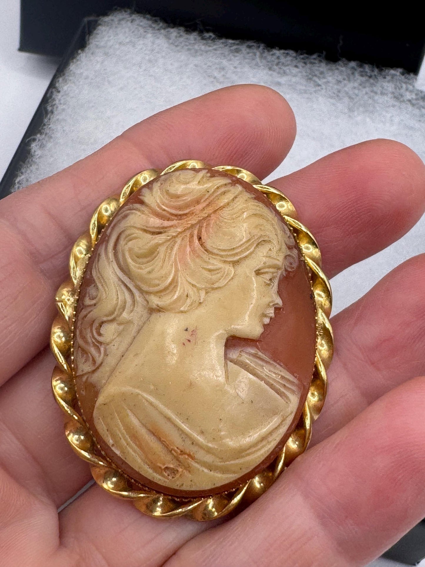 Vintage Shell Cameo Yellow Gold Finished Brooch Pin