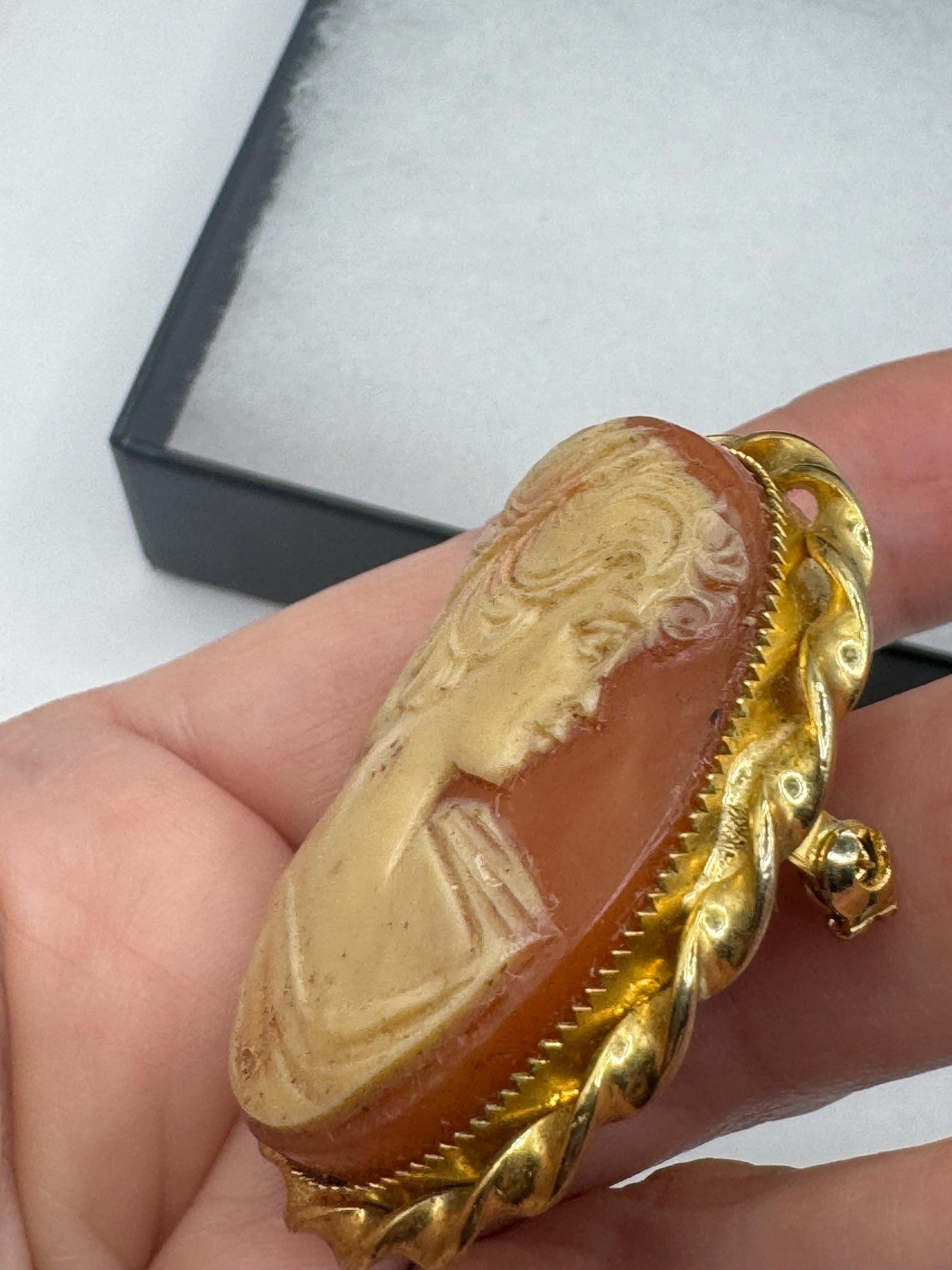 Vintage Shell Cameo Yellow Gold Finished Brooch Pin