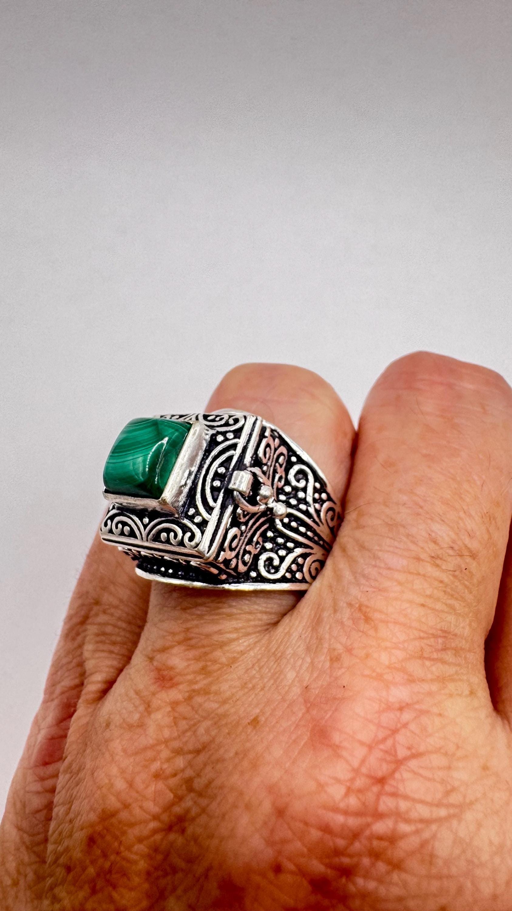 Vintage Green Emerald Malachite Silver White Bronze Poison Pillbox Ring