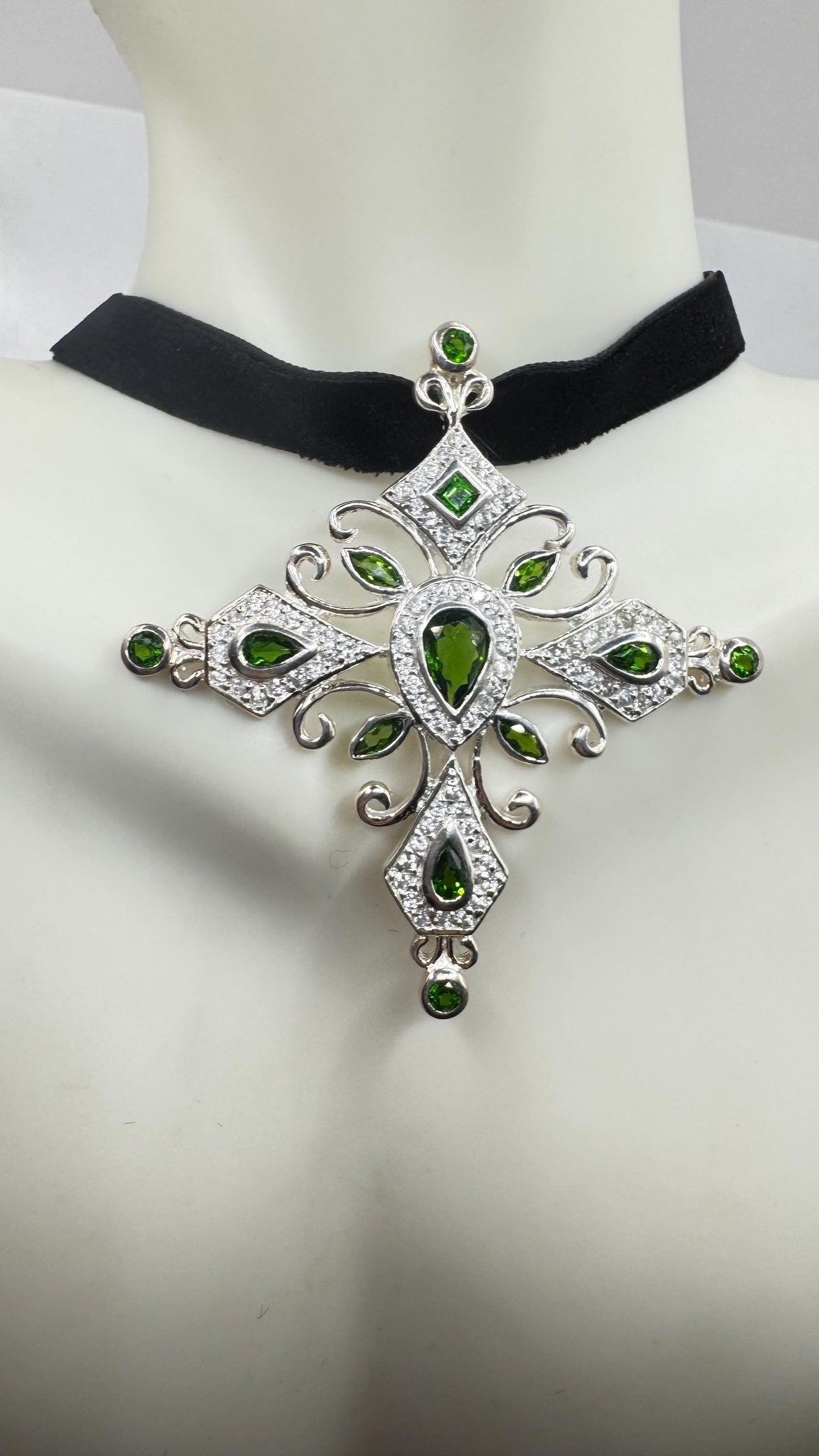 Vintage Green Chrome Diopside Choker 925 Sterling Silver Cross Pendant
