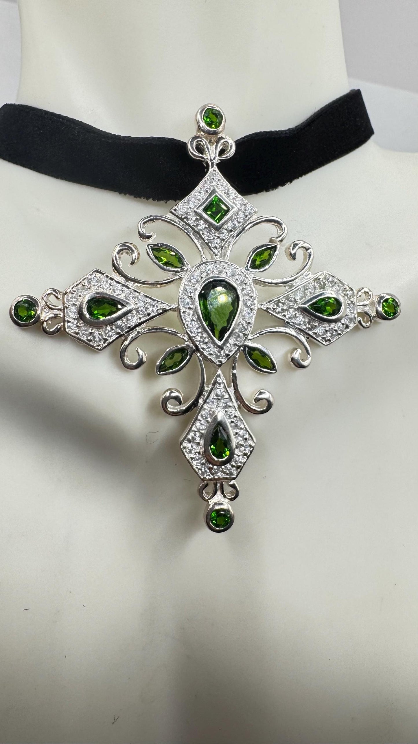 Vintage Green Chrome Diopside Choker 925 Sterling Silver Cross Pendant