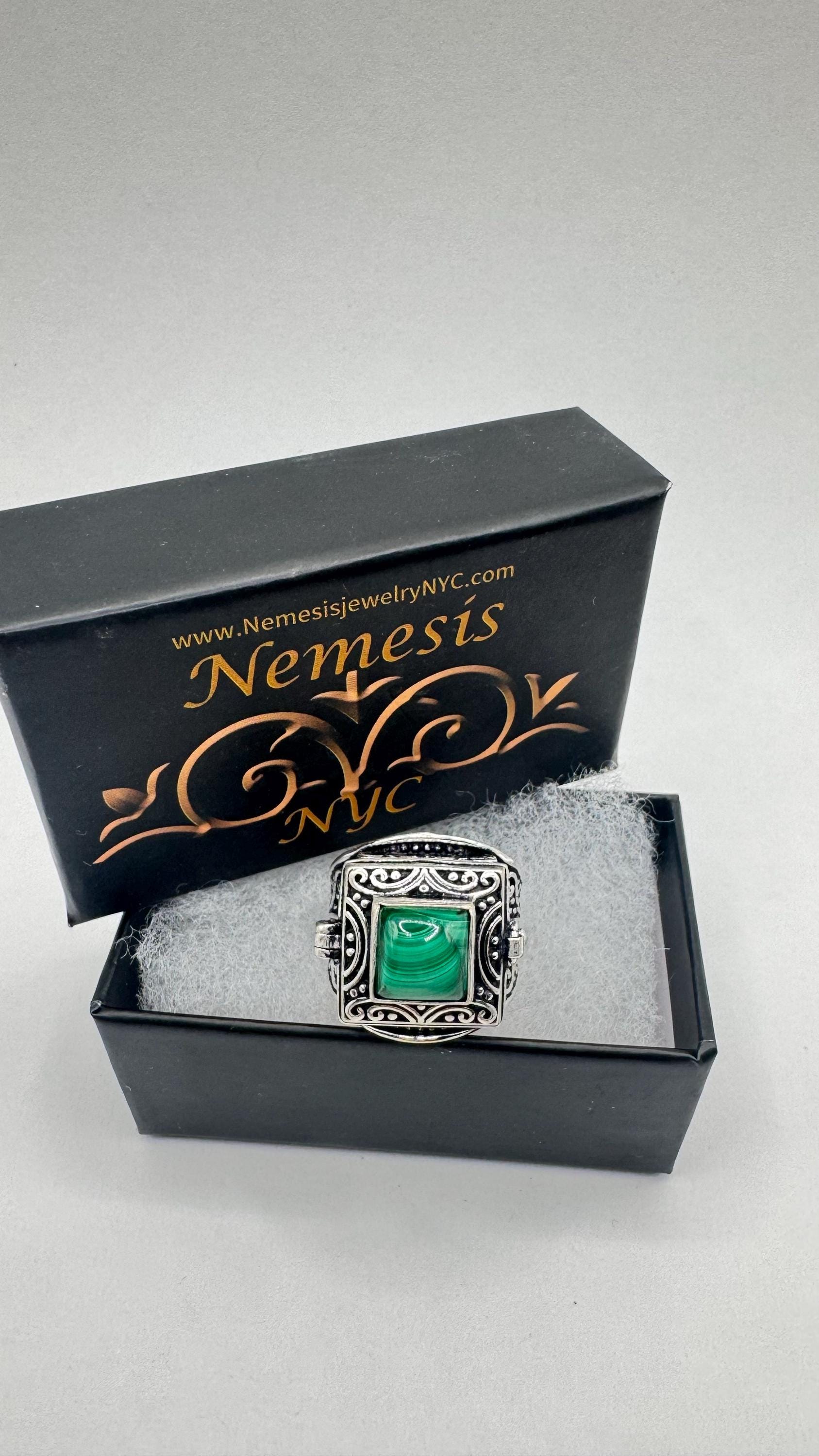 Vintage Green Emerald Malachite Silver White Bronze Poison Pillbox Ring
