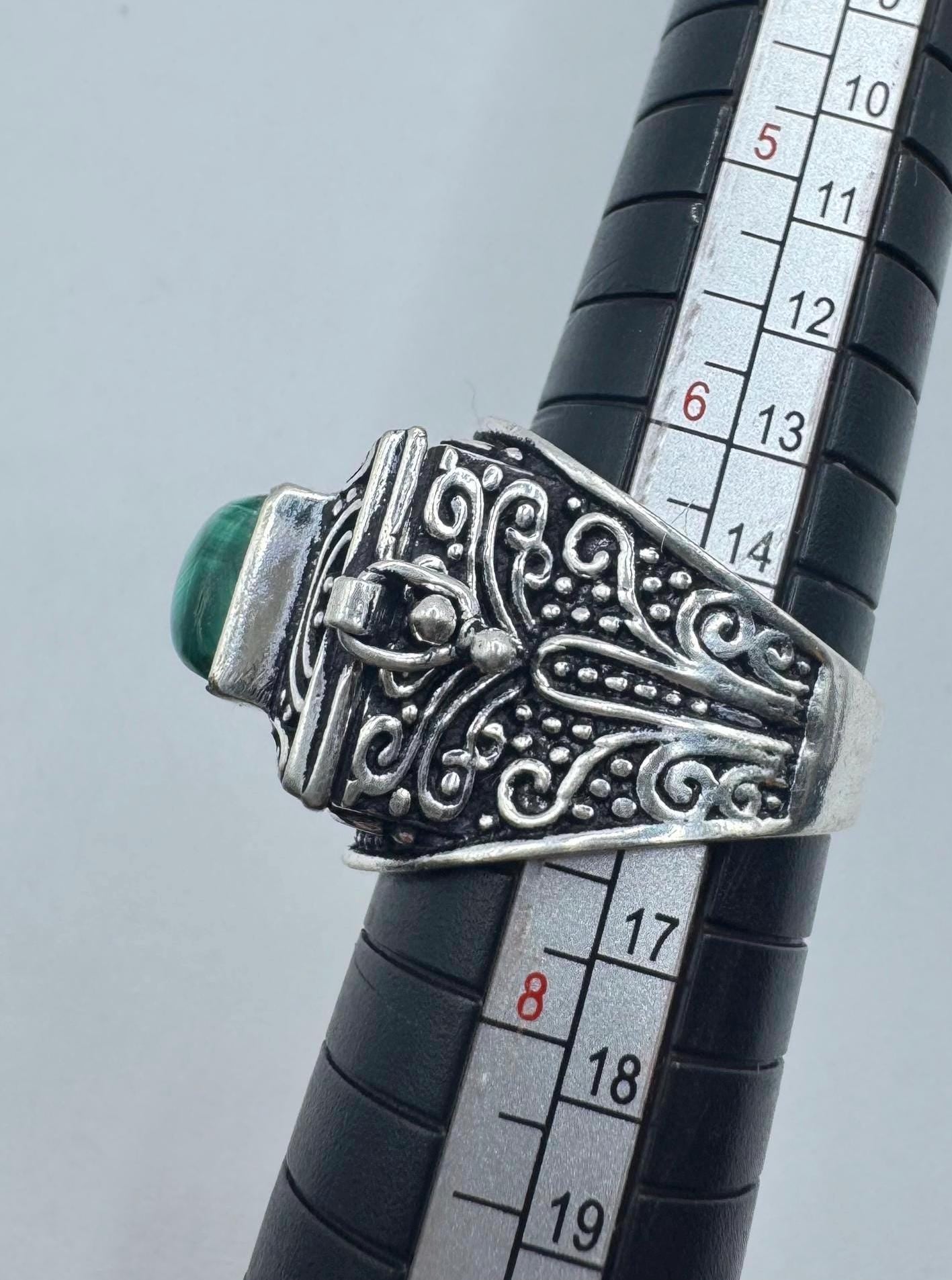 Vintage Green Emerald Malachite Silver White Bronze Poison Pillbox Ring