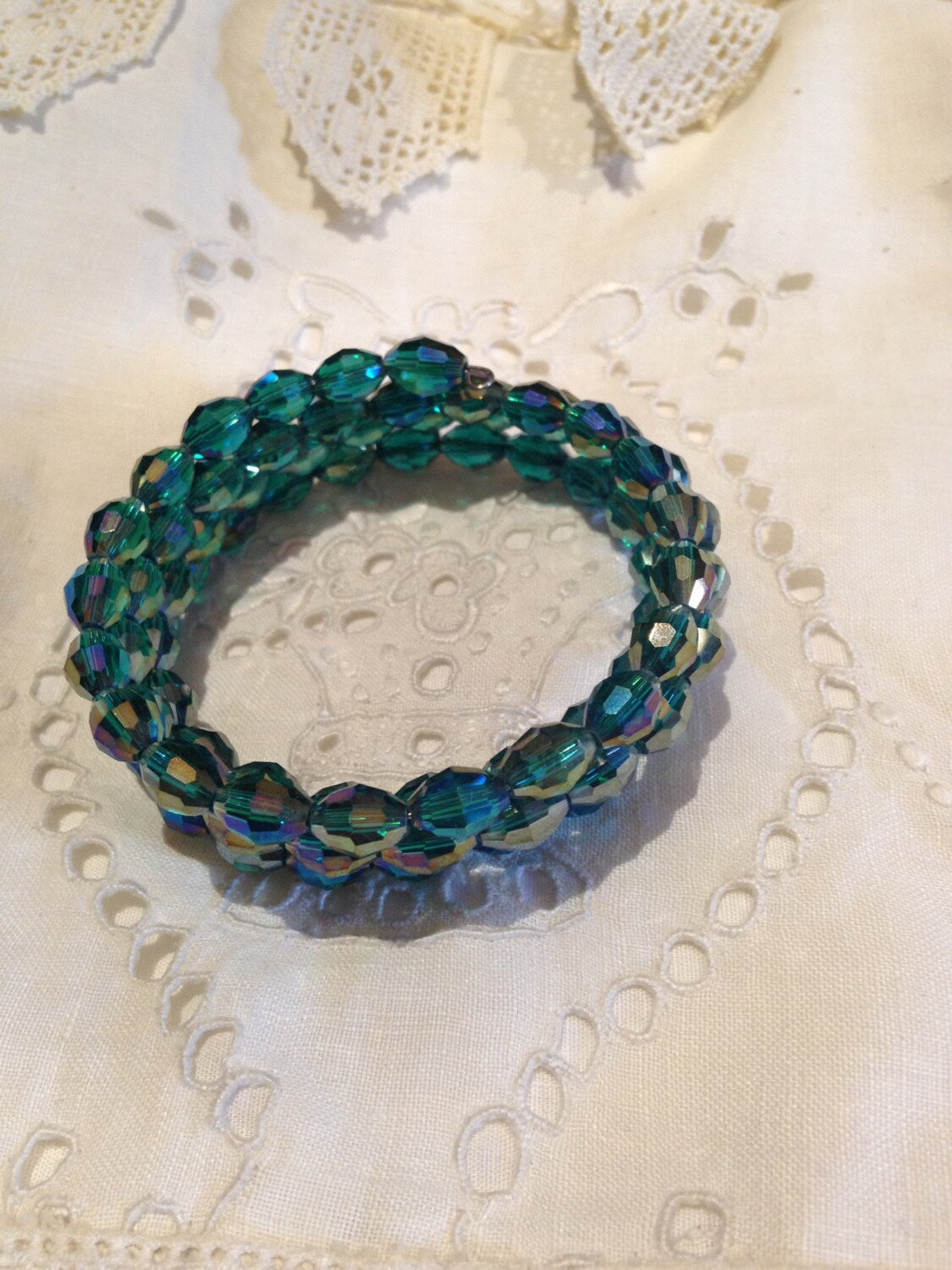 Vintage Styled Emerald toned Austrian Crystal/ Memory Wire Stretch Bracelet