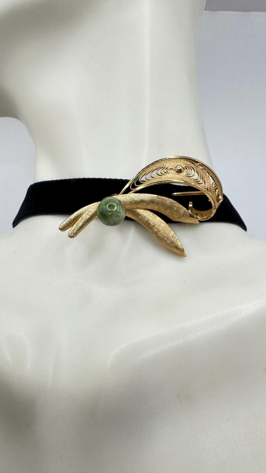 Vintage Green Jade Yellow Gold Filled Brooch Pin | black velvet choker