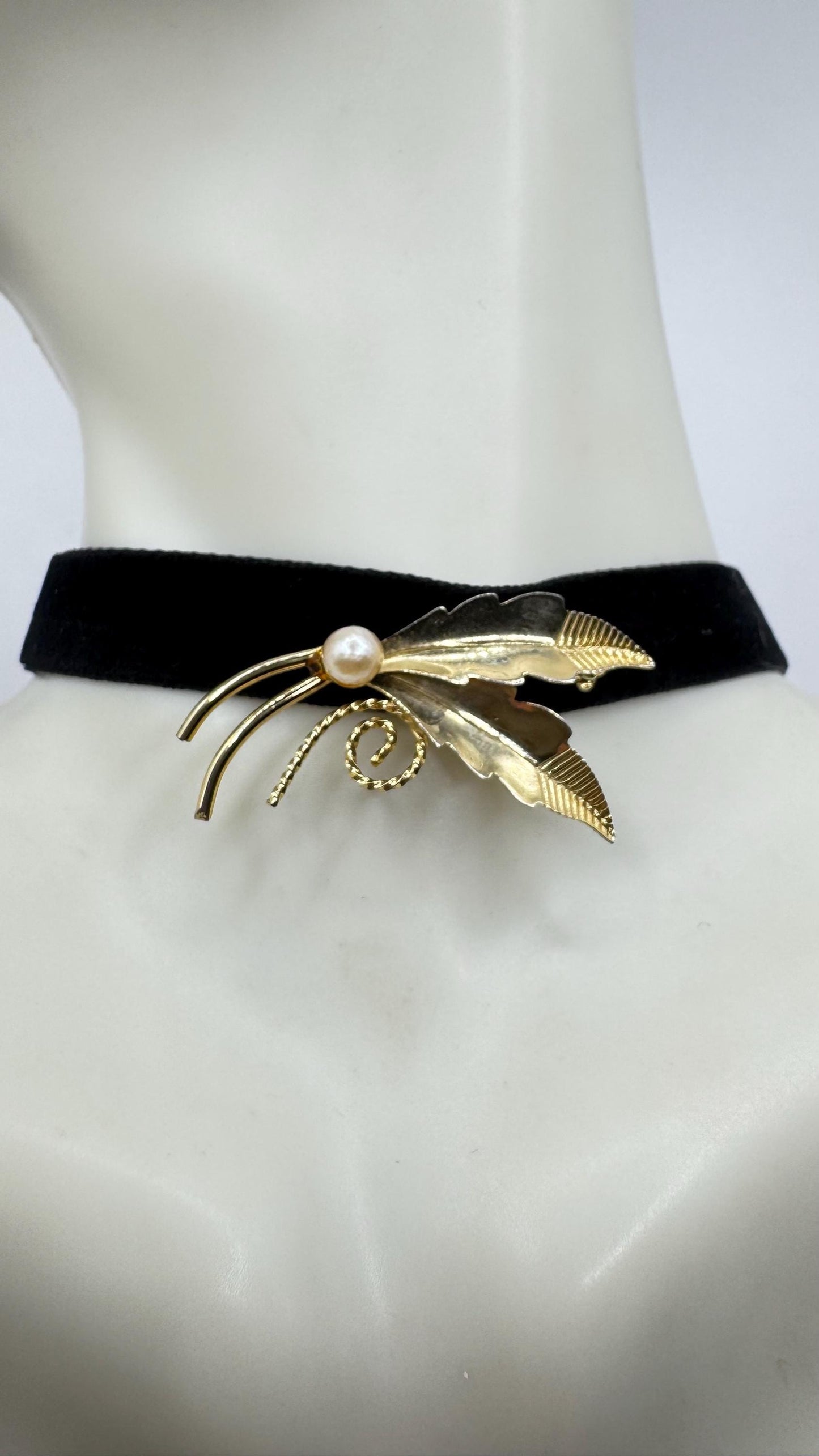 Vintage White cultured, pearl Flower Gold filled Brooch Pin