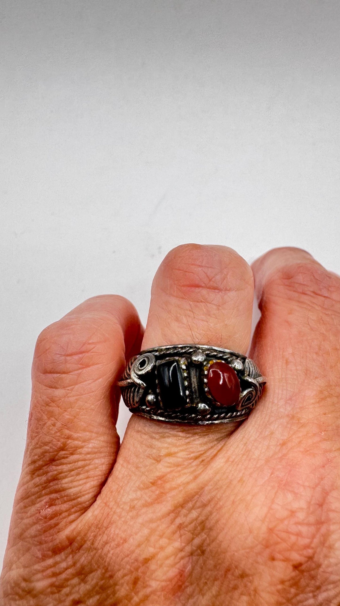 Vintage Black Onyx Red Carnelian Native American 925 Sterling Silver Ring