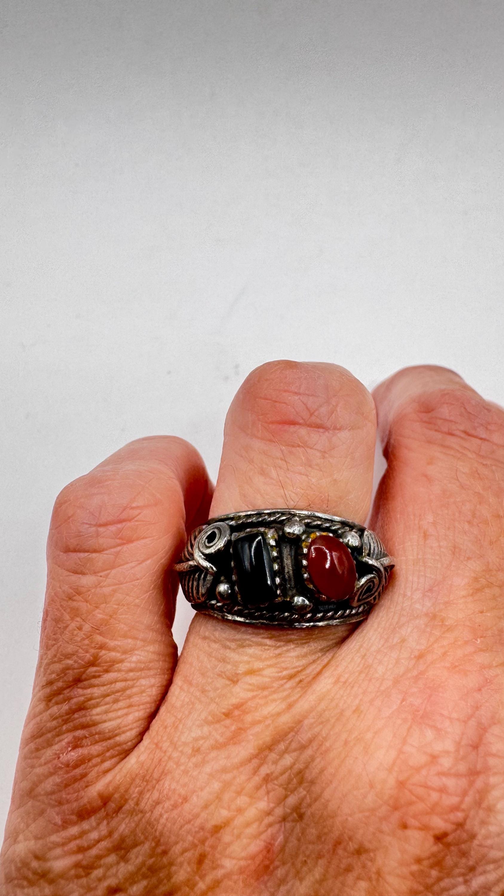 Vintage Black Onyx Red Carnelian Native American 925 Sterling Silver Ring