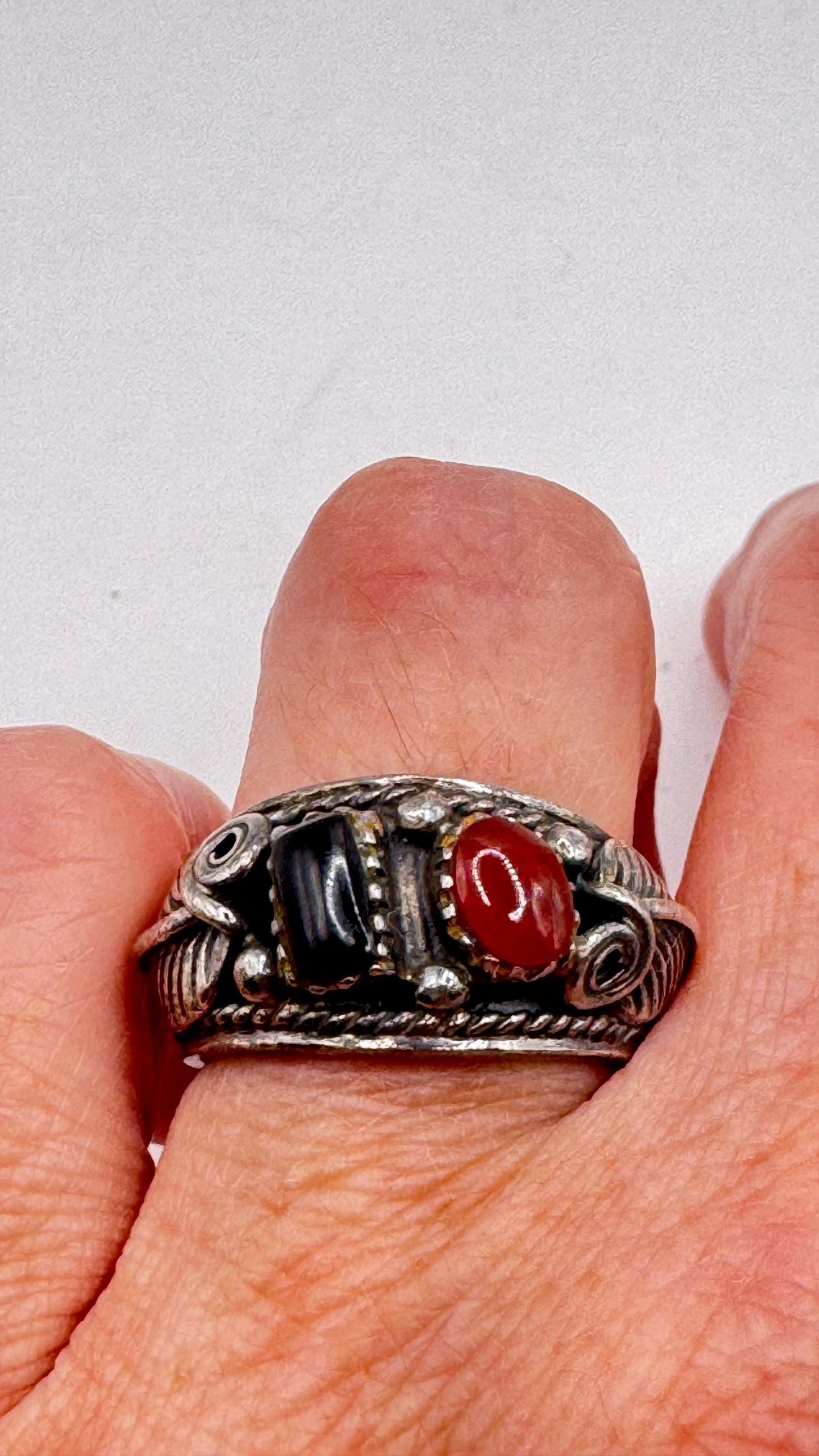 Vintage Black Onyx Red Carnelian Native American 925 Sterling Silver Ring