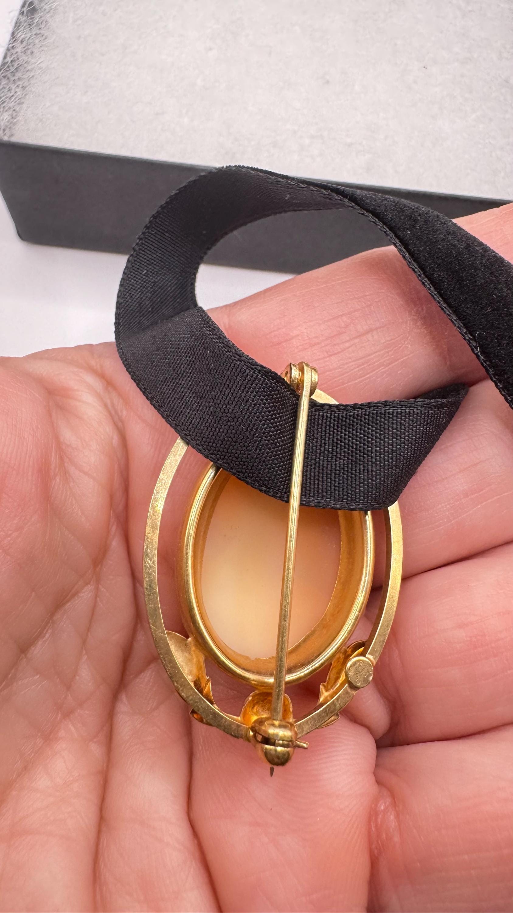 Vintage Shell Cameo Yellow Gold Finished Brooch Pin