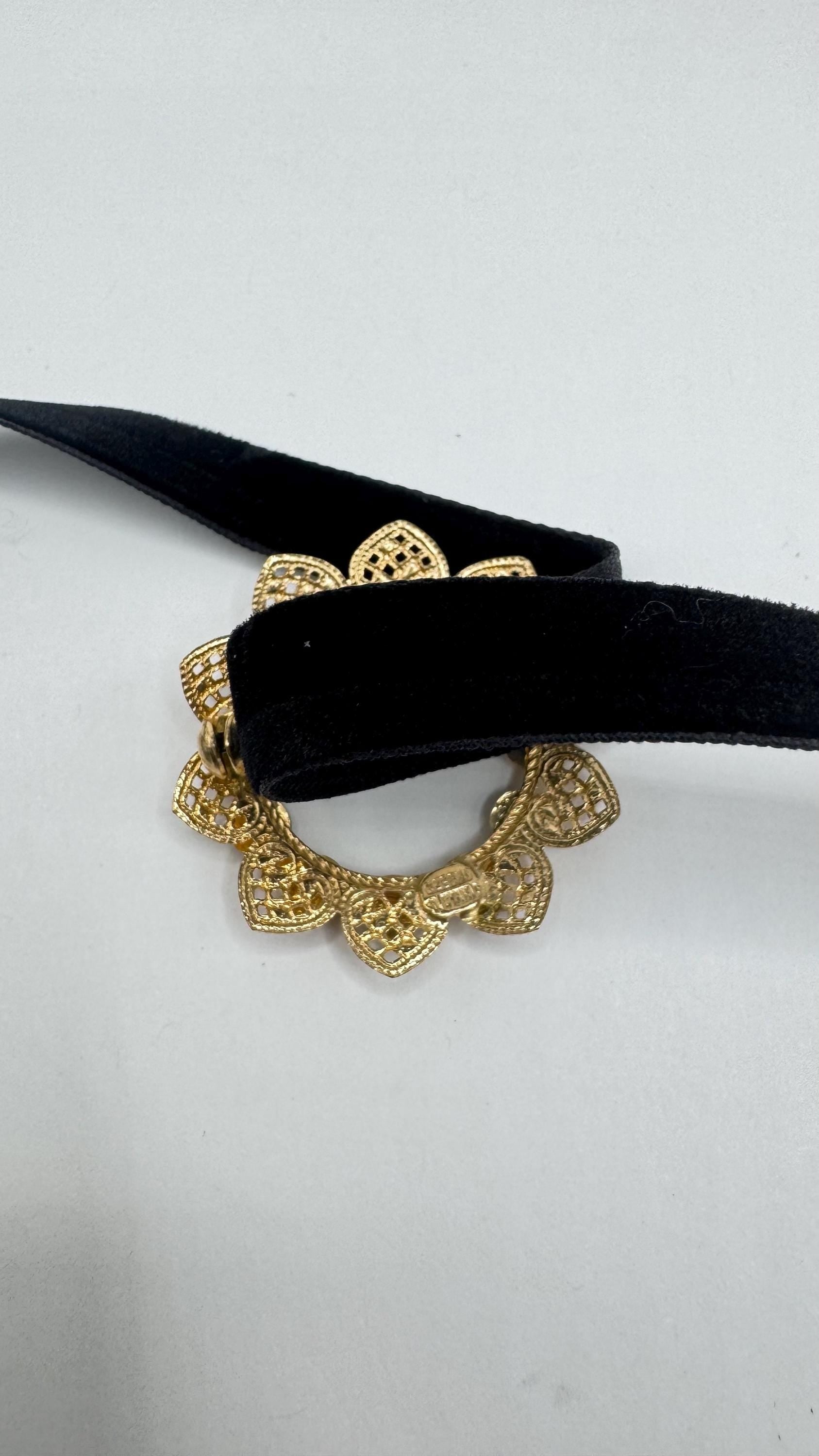 Vintage Green Jade Yellow Gold Filled Brooch Pin | black velvet choker