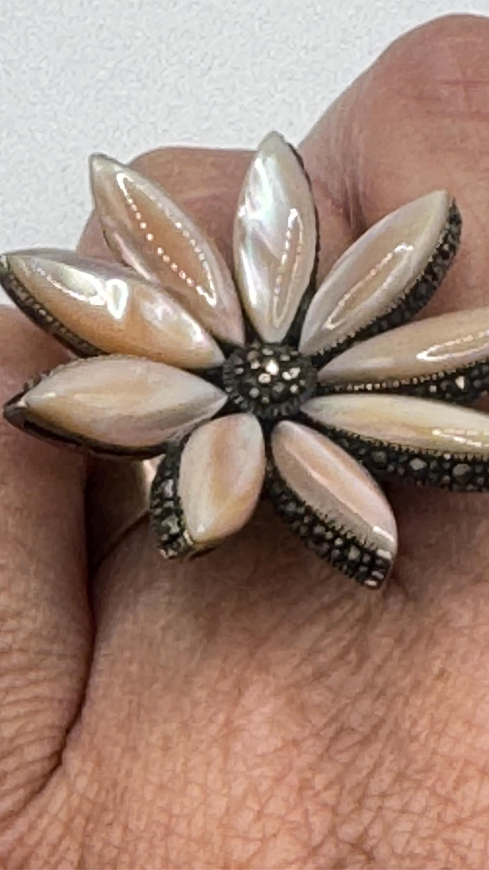 Vintage Mother of Pearl 925 Sterling Silver Marcasite Ring