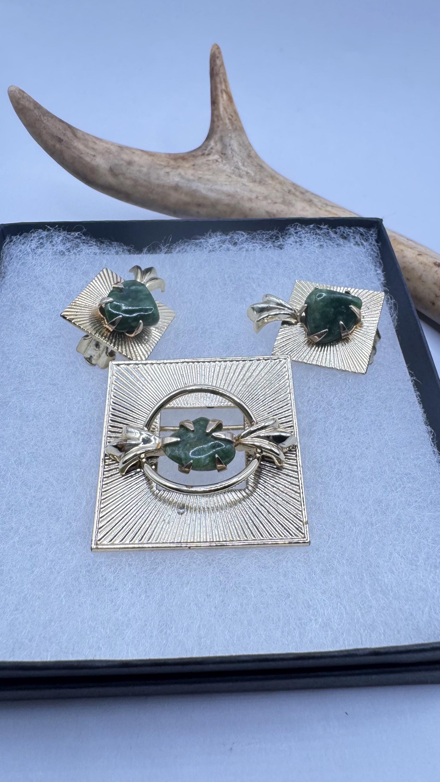 Vintage Green Jade Yellow Gold Filled Brooch Pin clip on earring set