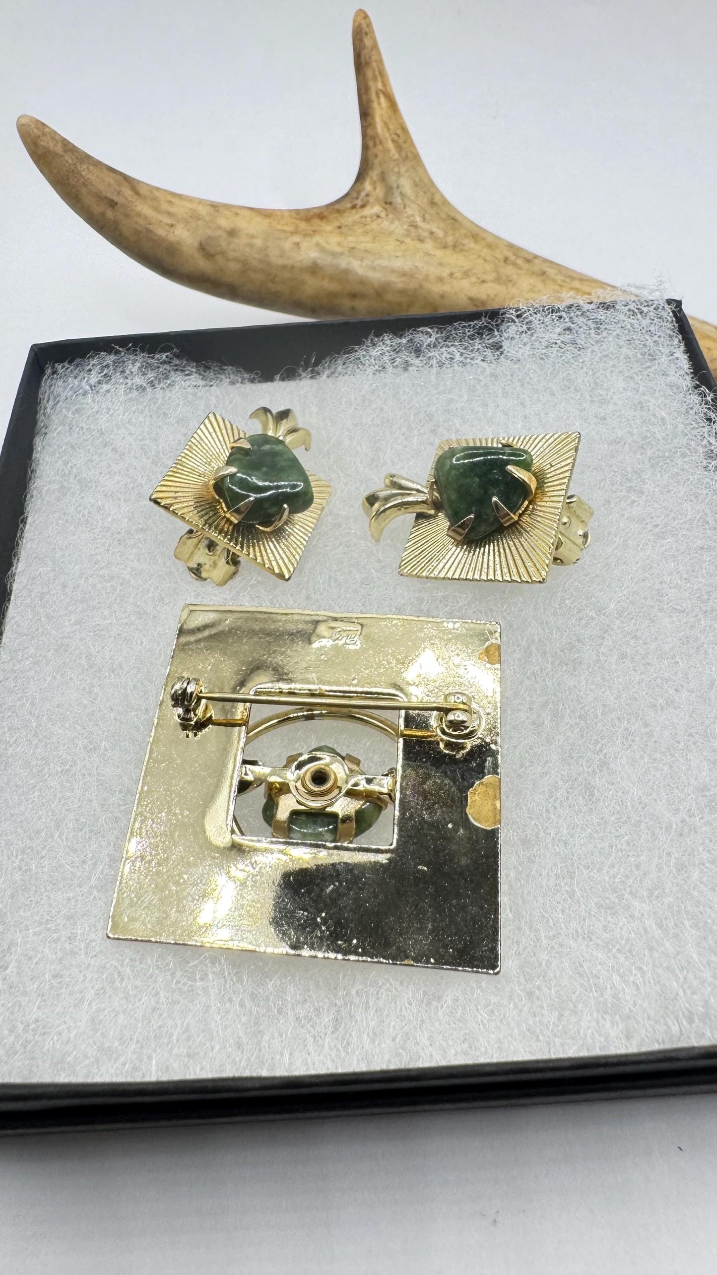 Vintage Green Jade Yellow Gold Filled Brooch Pin clip on earring set