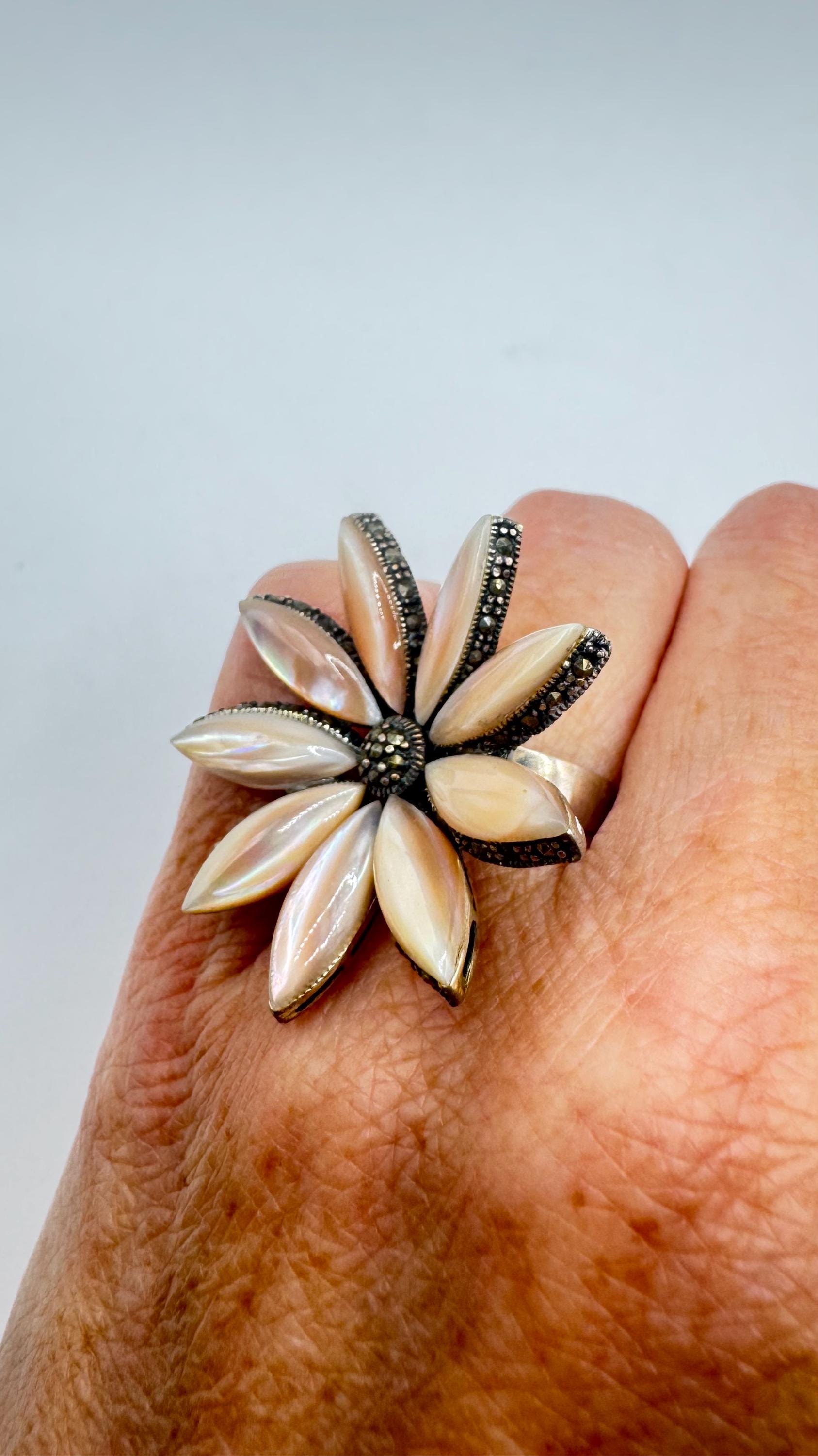 Vintage Mother of Pearl 925 Sterling Silver Marcasite Ring