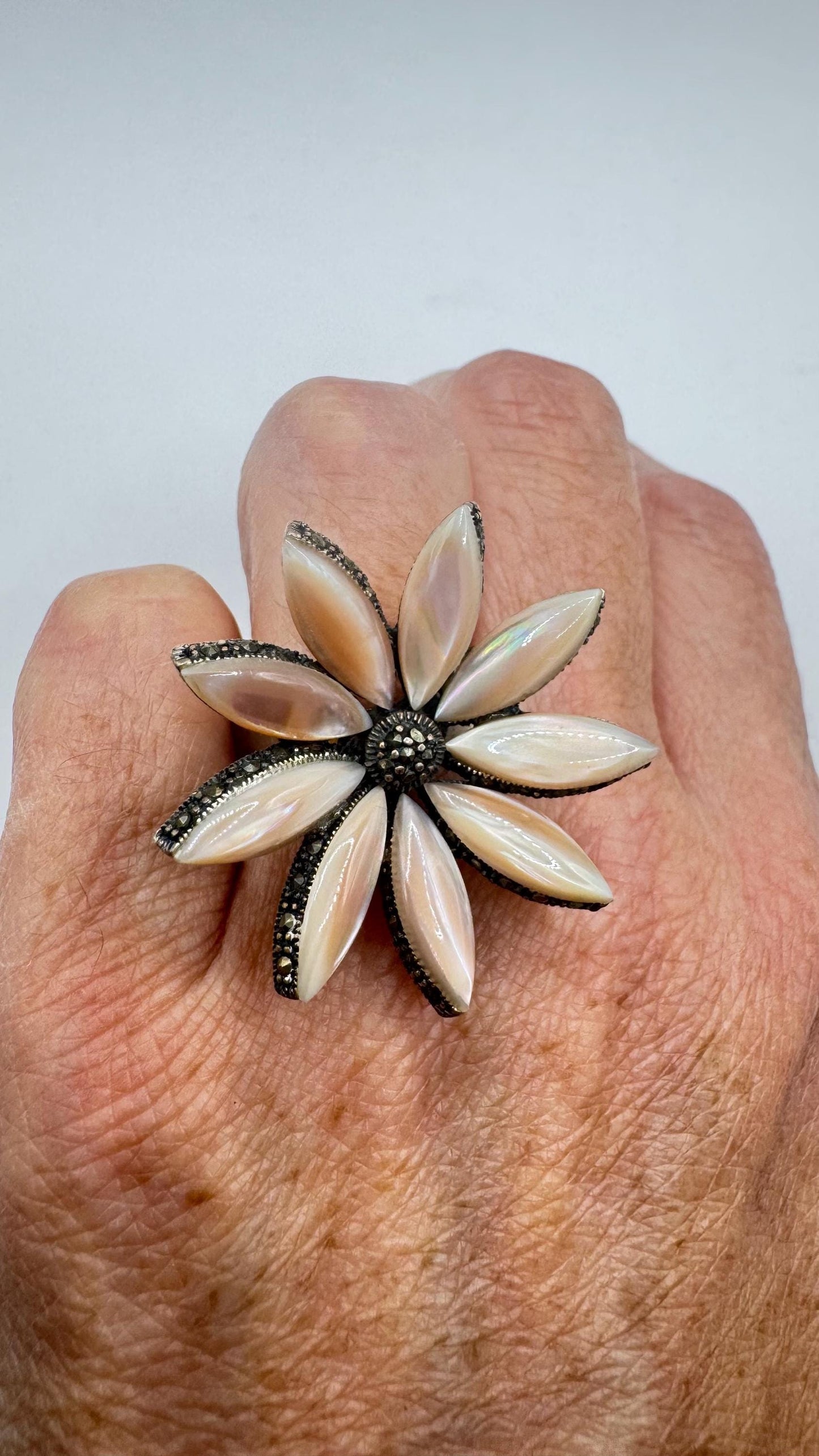 Vintage Mother of Pearl 925 Sterling Silver Marcasite Ring