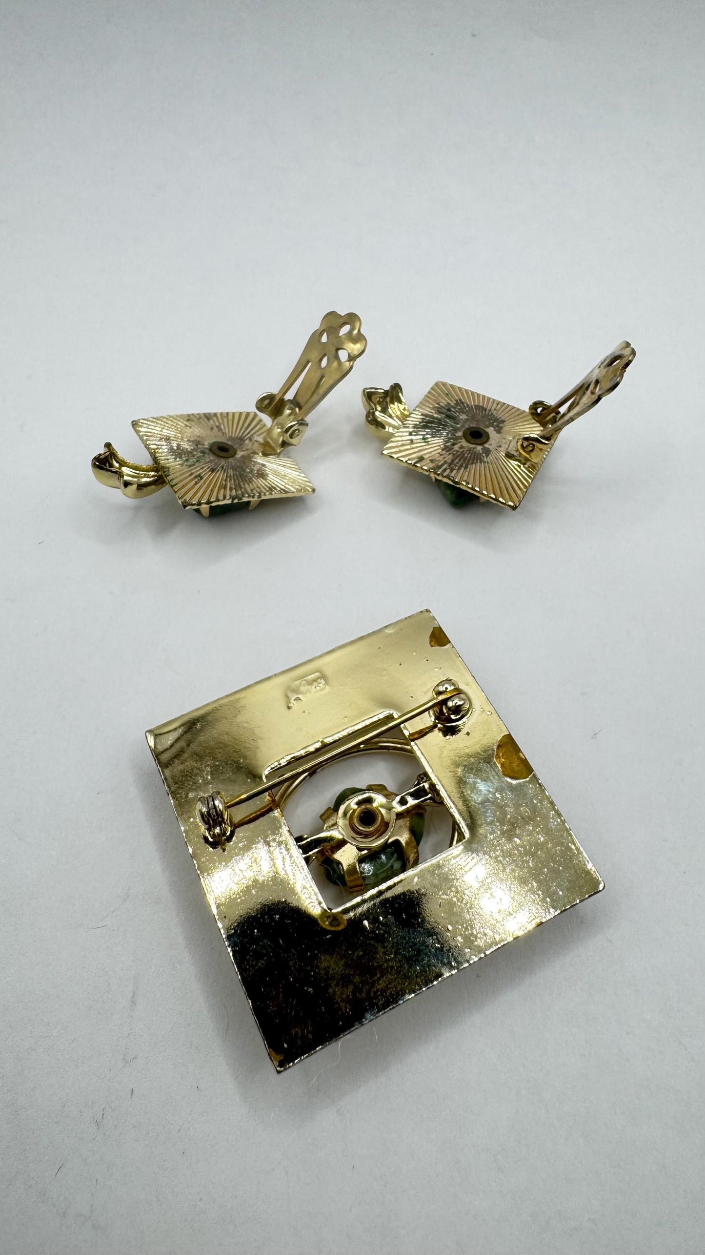 Vintage Green Jade Yellow Gold Filled Brooch Pin clip on earring set