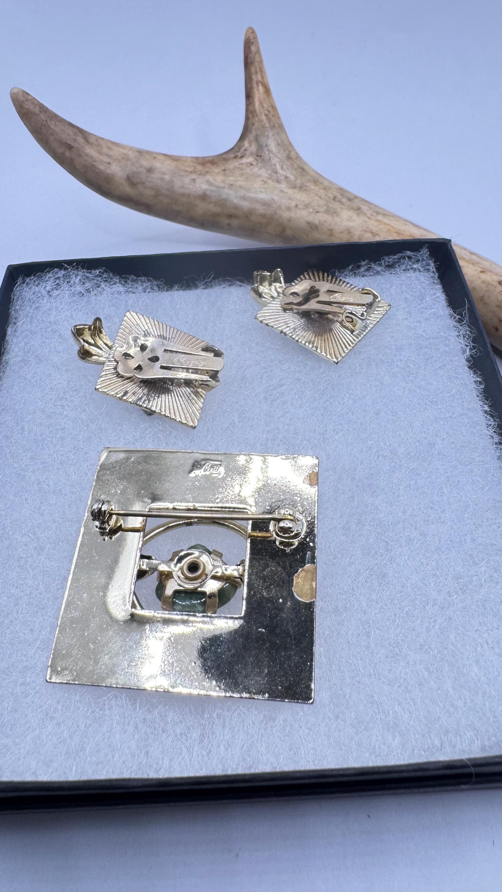 Vintage Green Jade Yellow Gold Filled Brooch Pin clip on earring set