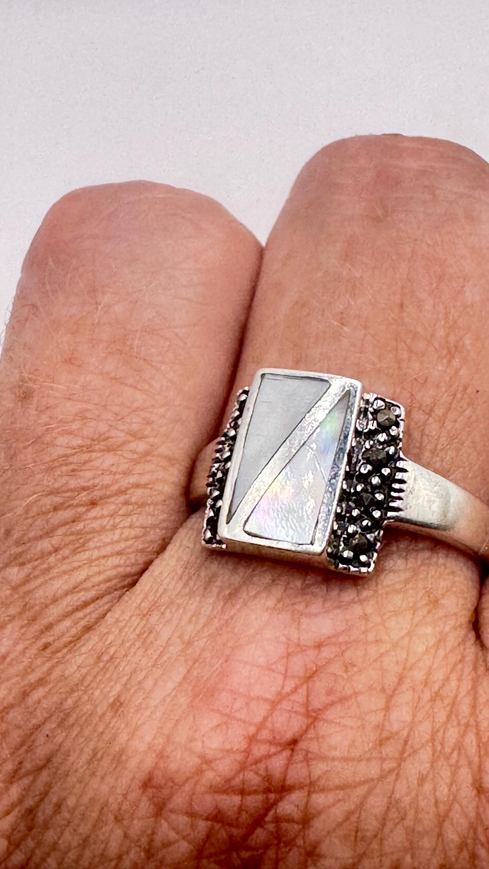 Vintage Mother of Pearl 925 Sterling Silver Marcasite Ring
