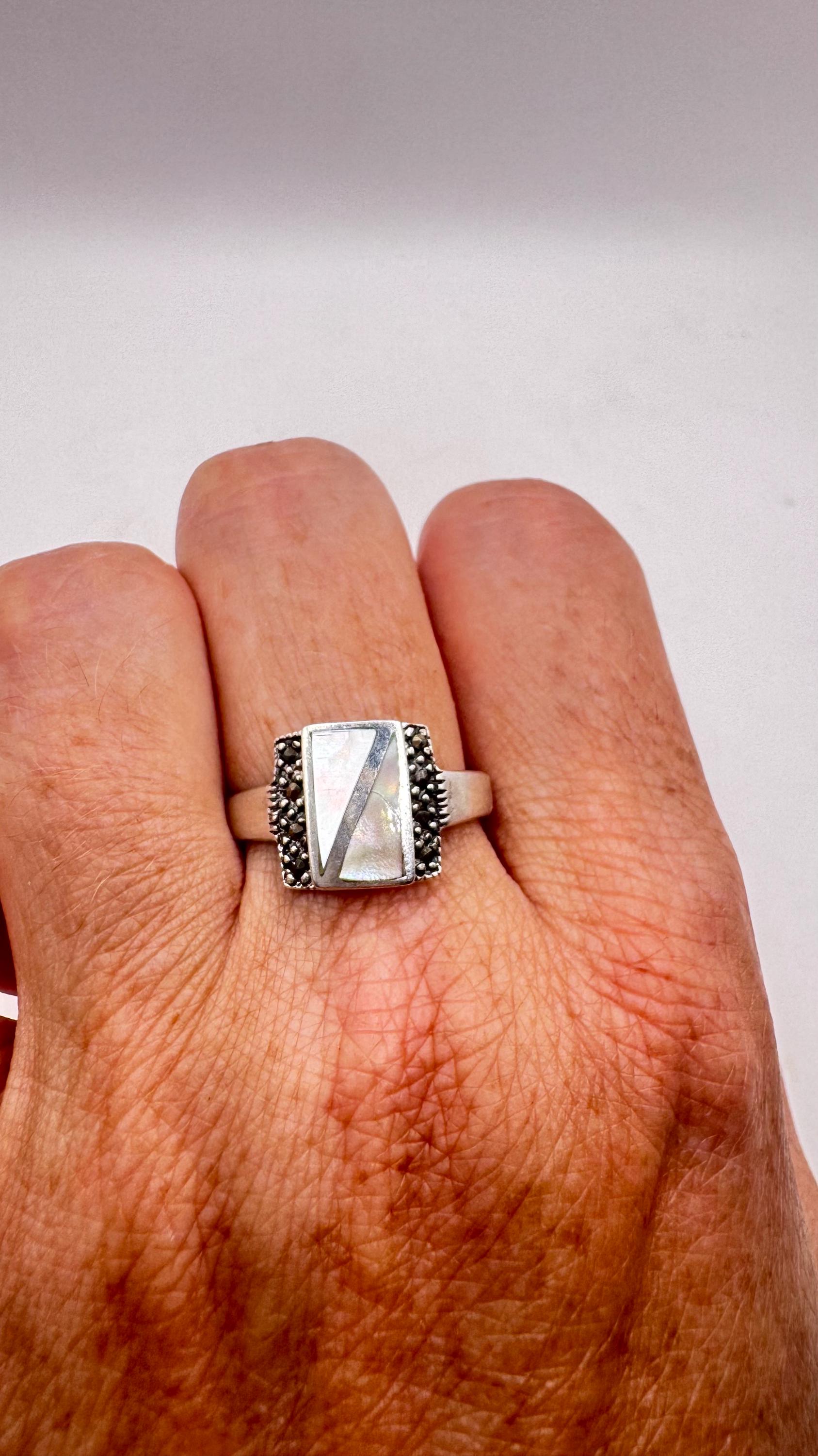 Vintage Mother of Pearl 925 Sterling Silver Marcasite Ring