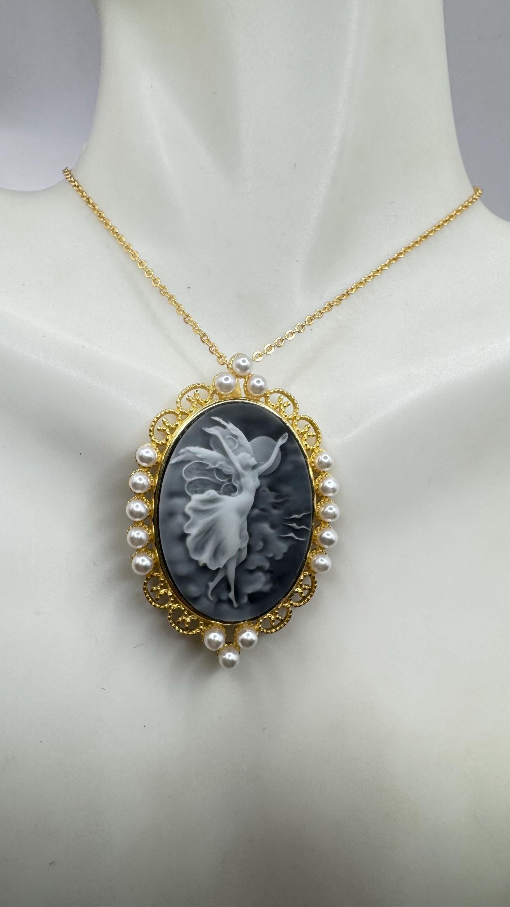 Vintage Carved Cameo Yellow Gold 925 Sterling Silver Necklace Choker pin brooch