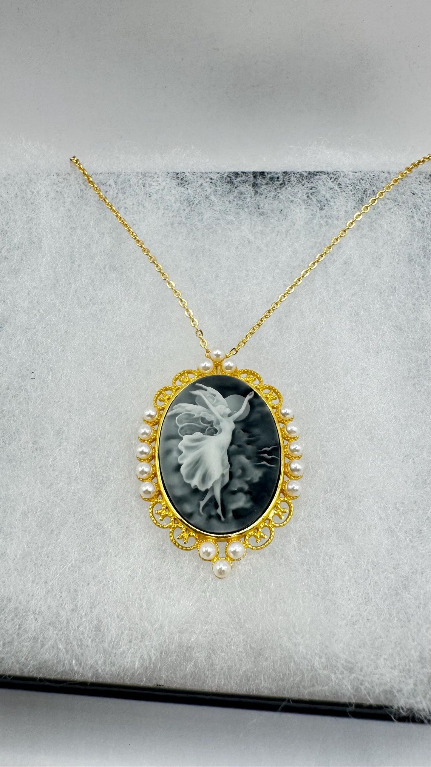 Vintage Carved Cameo Yellow Gold 925 Sterling Silver Necklace Choker pin brooch