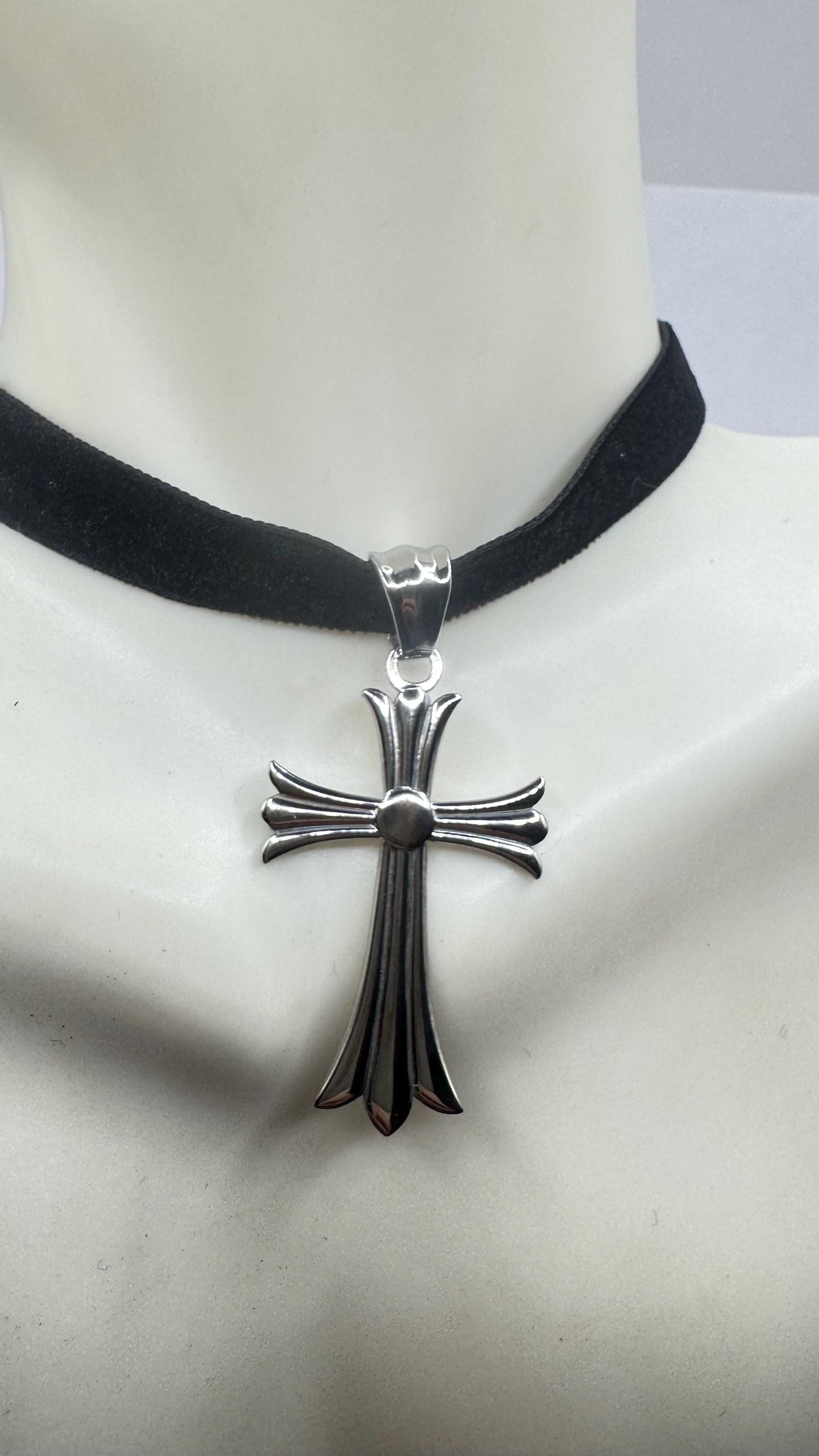 Vintage Celtic Silver Stainless Steel Cross Pendant Necklace Velvet Choker