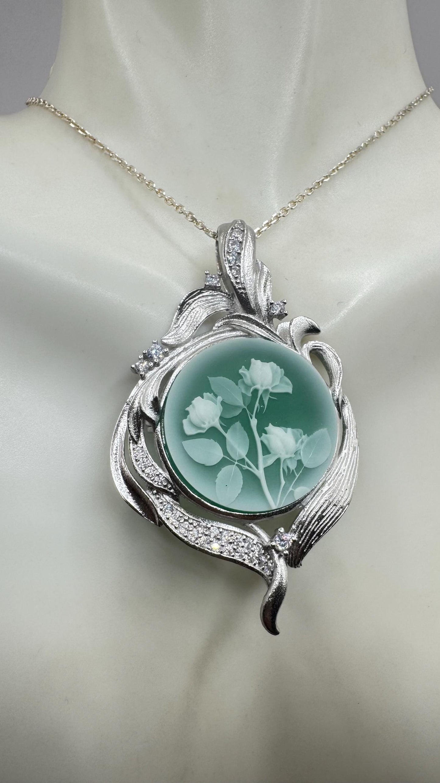 Vintage Carved Green Onyx Rose Flower Cameo Yellow Gold 925 Sterling Silver Necklace Choker