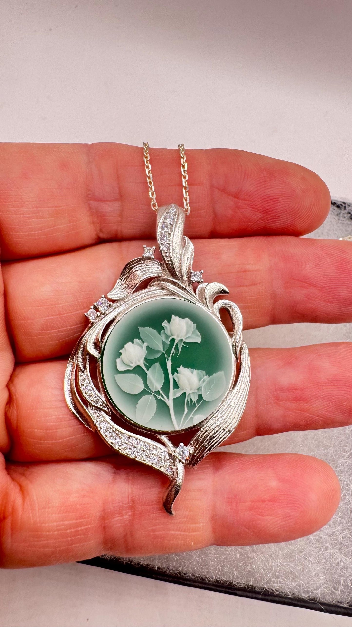 Vintage Carved Green Onyx Rose Flower Cameo Yellow Gold 925 Sterling Silver Necklace Choker