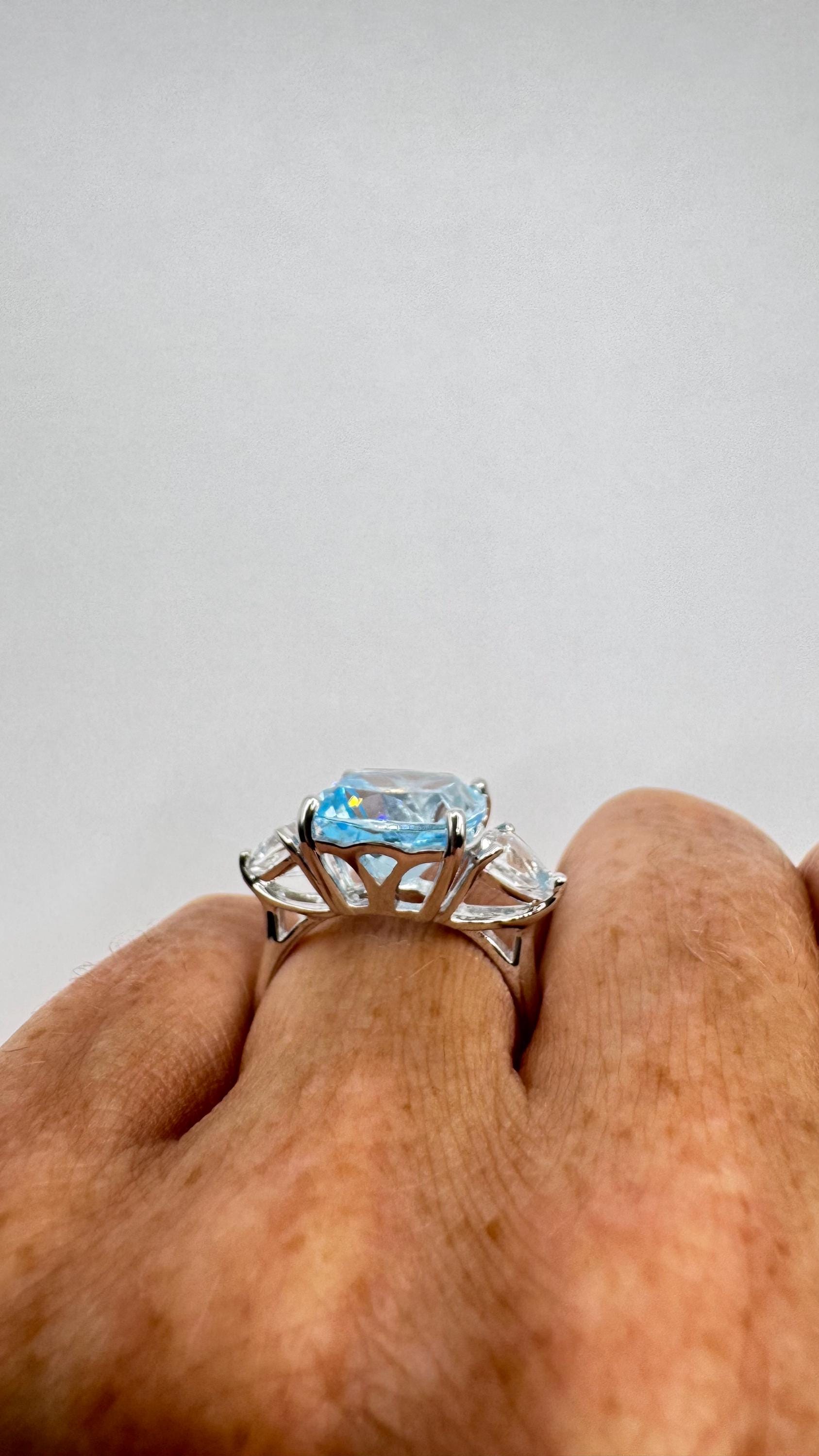 Vintage Genuine Blue Topaz 925 Sterling Silver Cocktail Ring