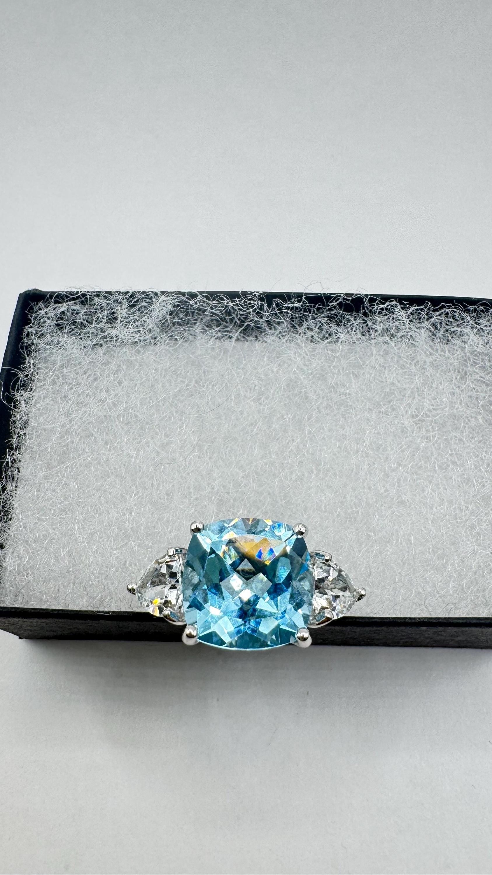 Vintage Genuine Blue Topaz 925 Sterling Silver Cocktail Ring