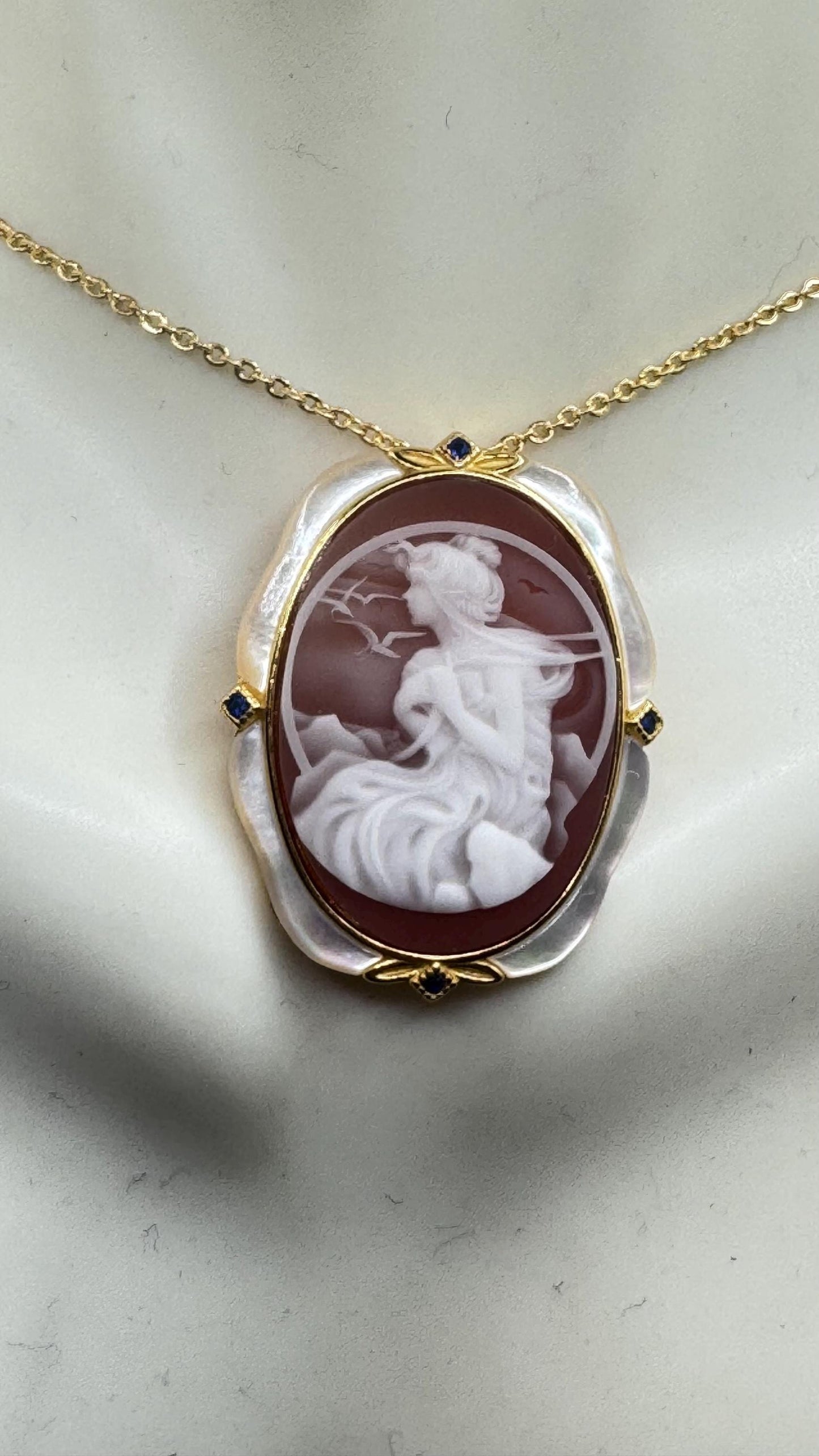 Vintage Mother of Pearl Red Onyx Cameo Gold 925 Sterling silver Necklace Choker Pin