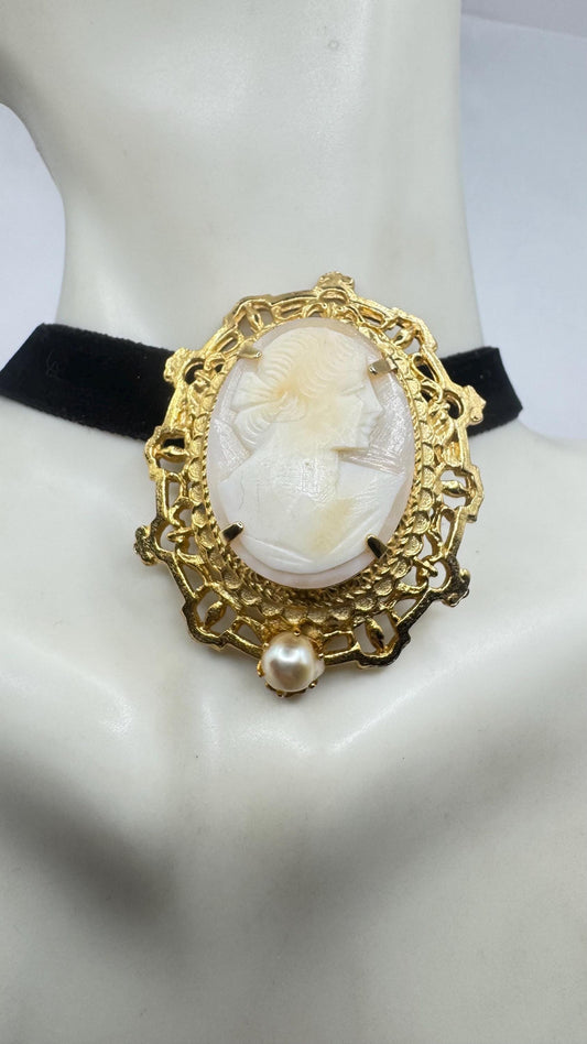 Vintage Shell Cameo Yellow Gold Finished Brooch Pin