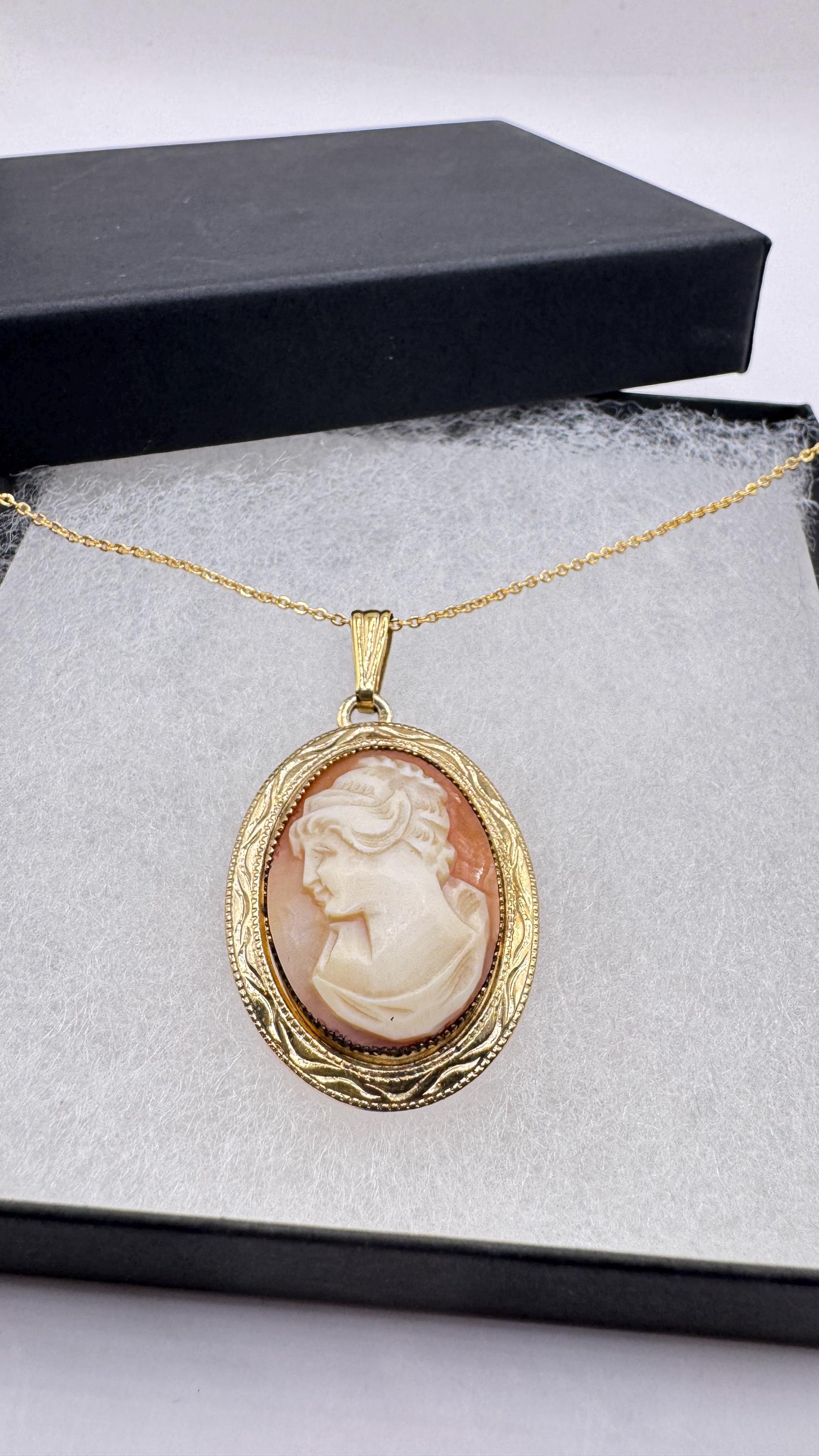Vintage Genuine Shell Cameo Locket Necklace Choker Gold Filled
