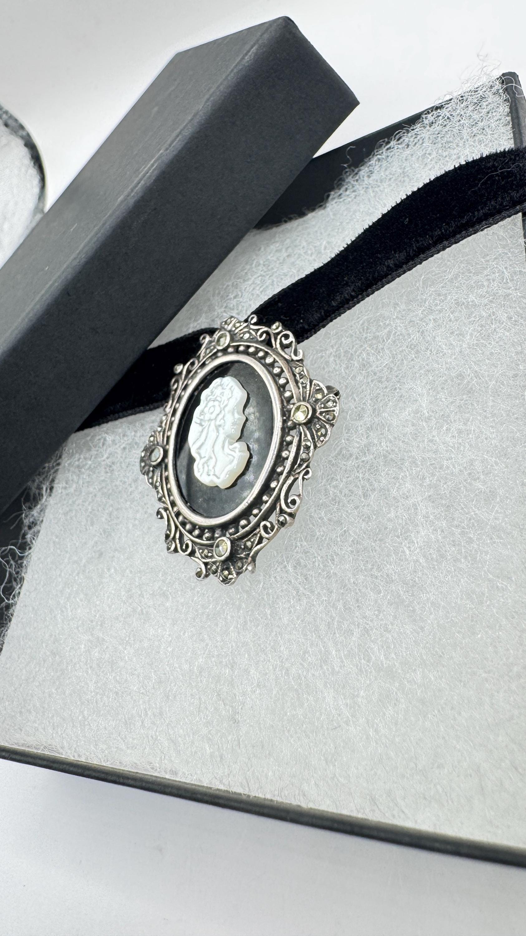 Vintage Black Onyx Cameo pendant pin choker