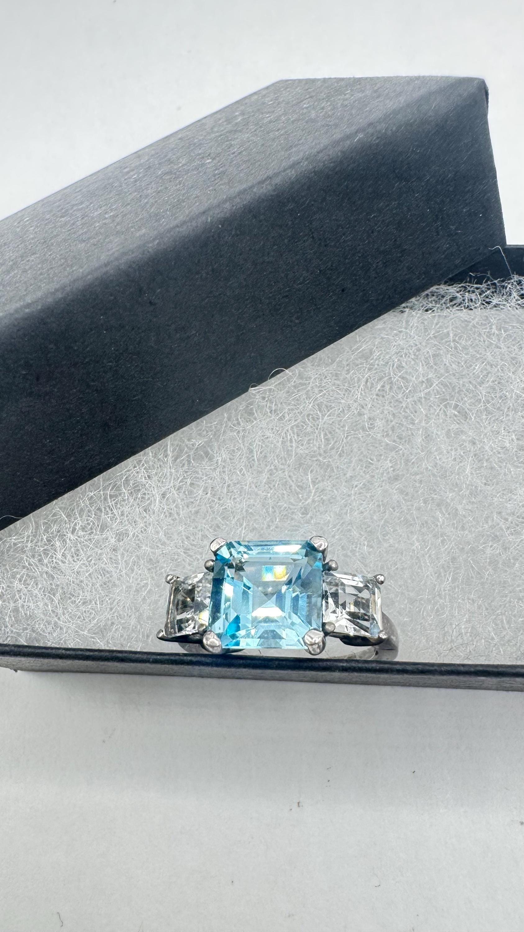 Vintage genuine blue topaz 925 sterling silver Ring