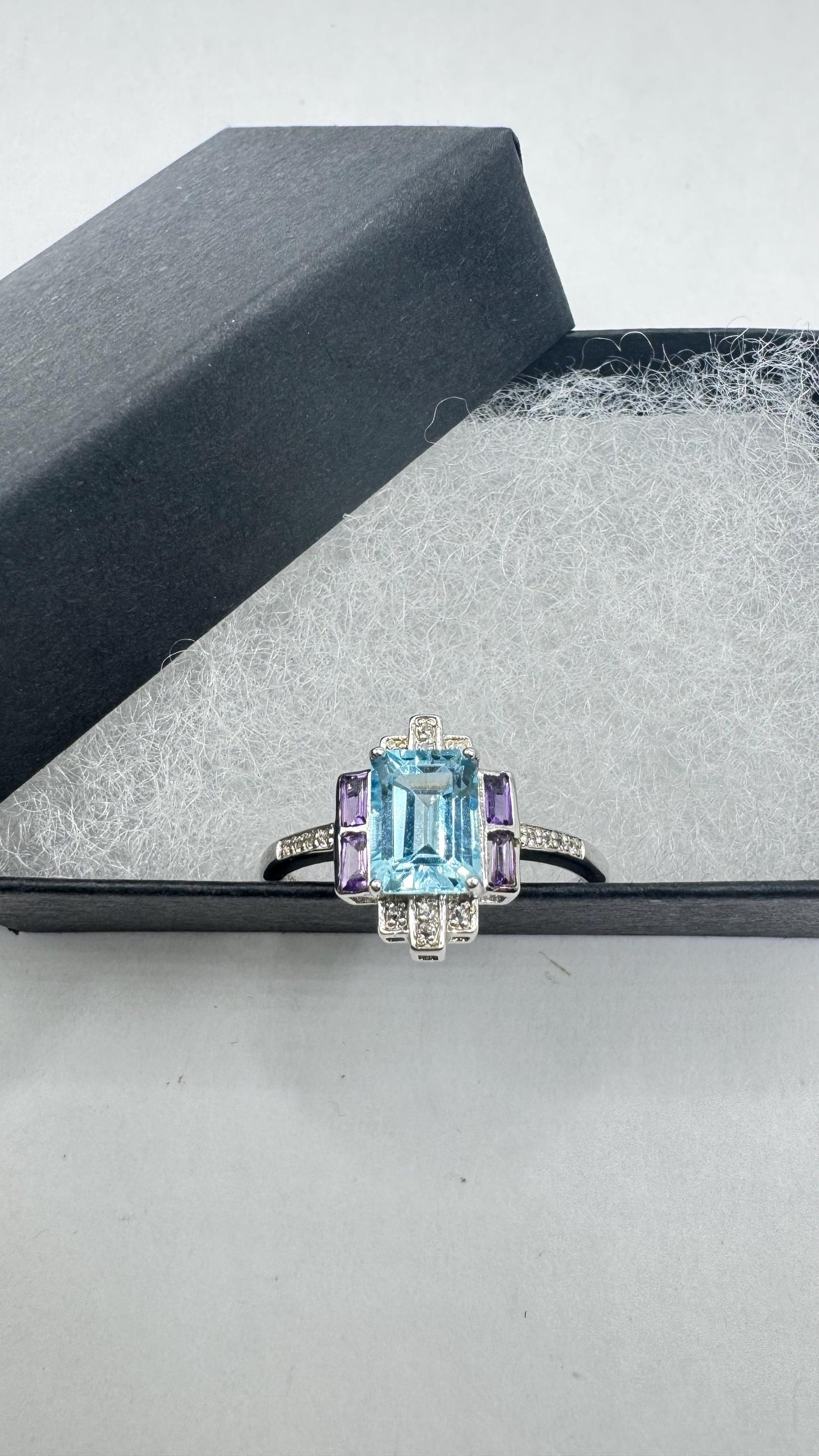 Vintage genuine blue topaz 925 sterling silver Ring