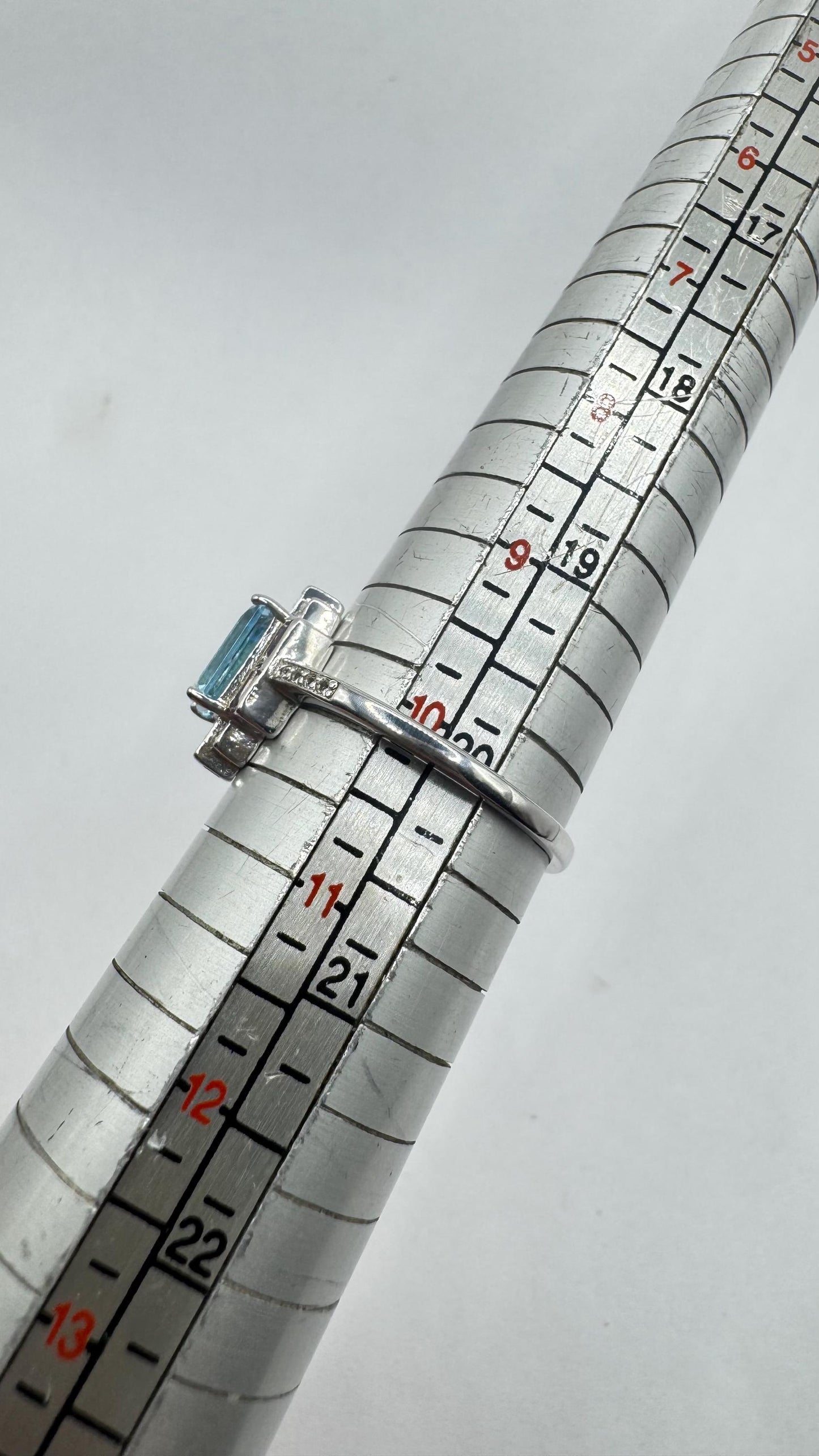 Vintage genuine blue topaz 925 sterling silver Ring