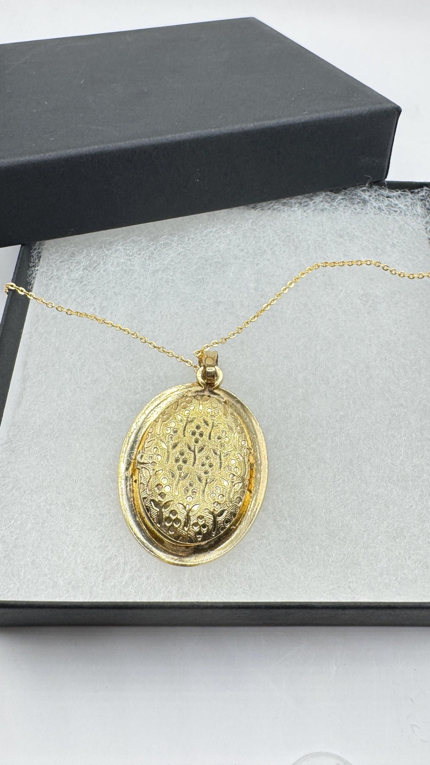 Vintage Genuine Shell Cameo Locket Necklace Choker Gold Filled