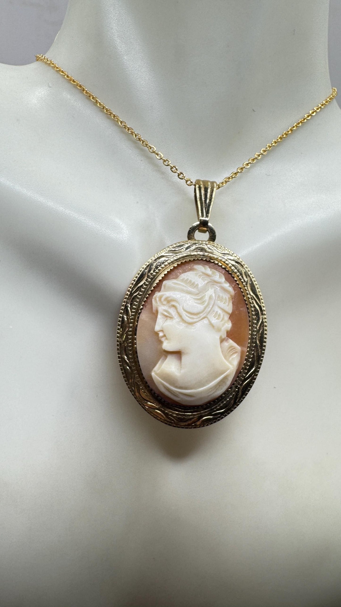 Vintage Genuine Shell Cameo Locket Necklace Choker Gold Filled