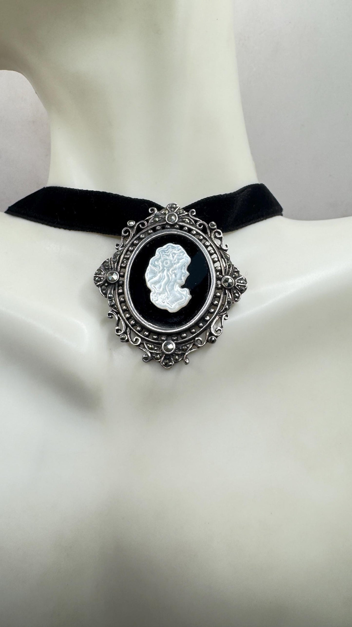 Vintage Black Onyx Cameo pendant pin choker