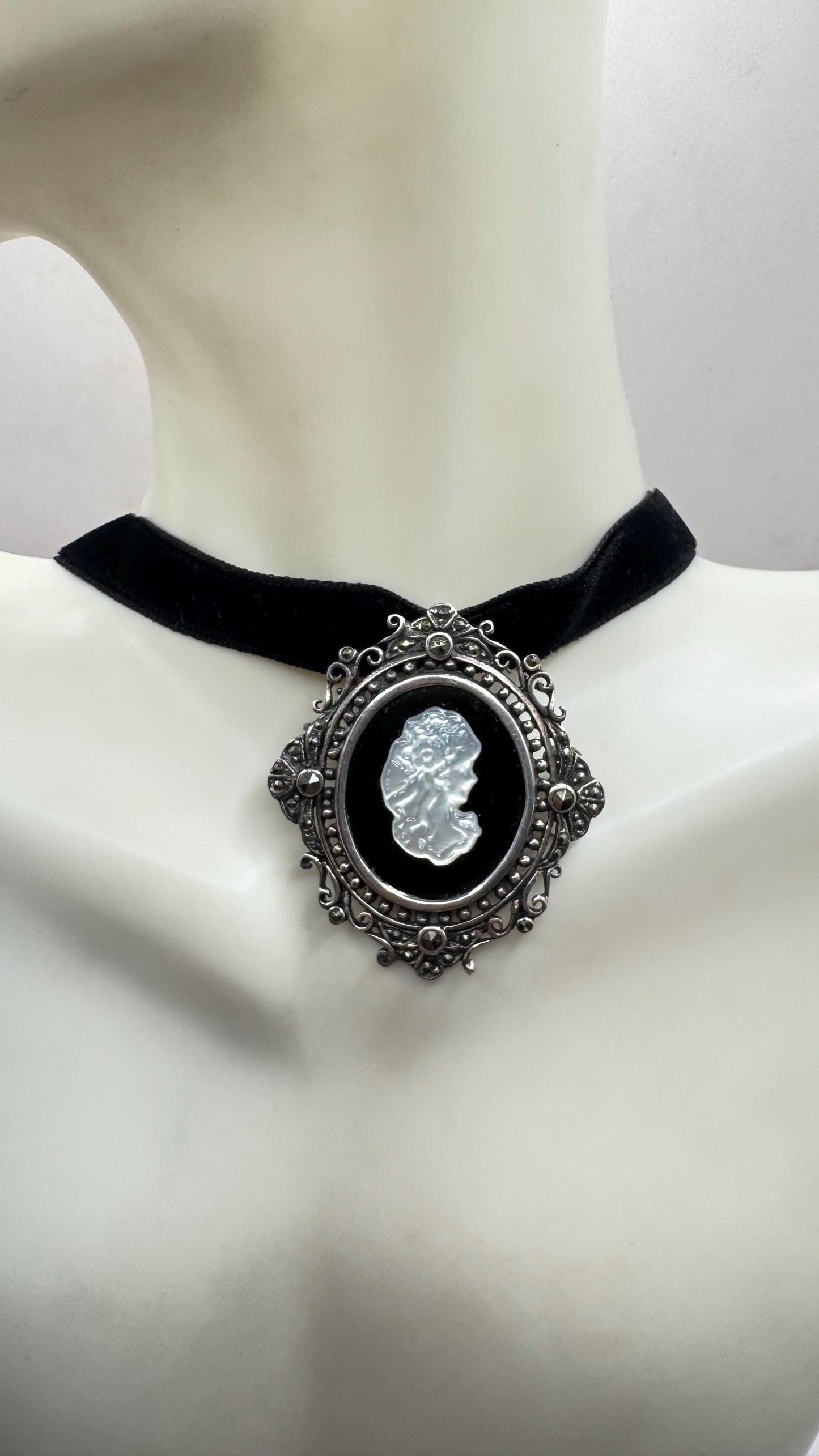 Vintage Black Onyx Cameo pendant pin choker
