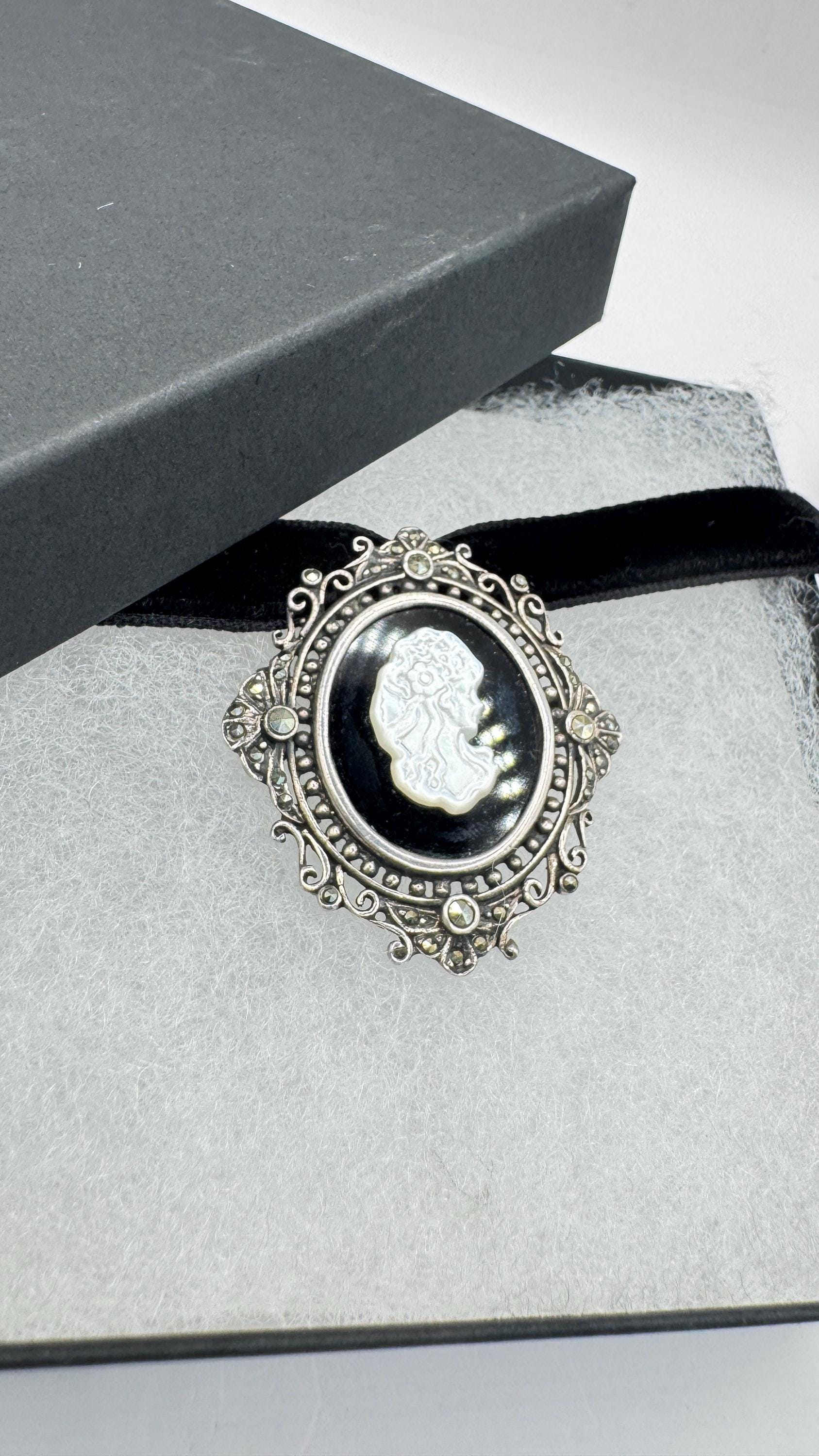 Vintage Black Onyx Cameo pendant pin choker