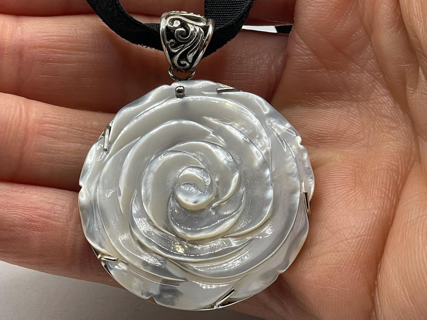 Vintage Mother of Pearl Rose 925 Sterling Silver black velvet chocker