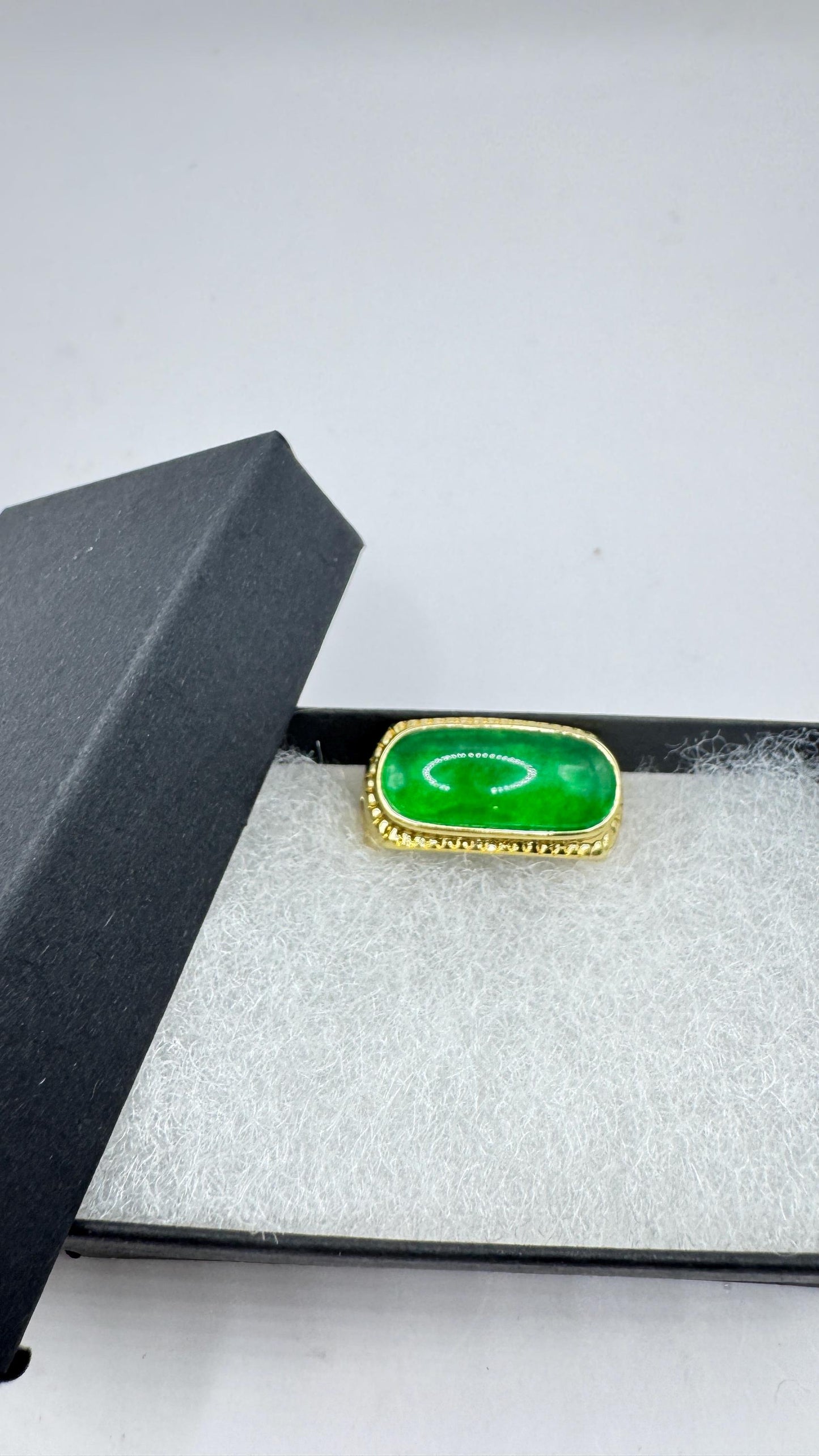 Vintage Lucky Green Nephrite Jade Gold Rhodium ring