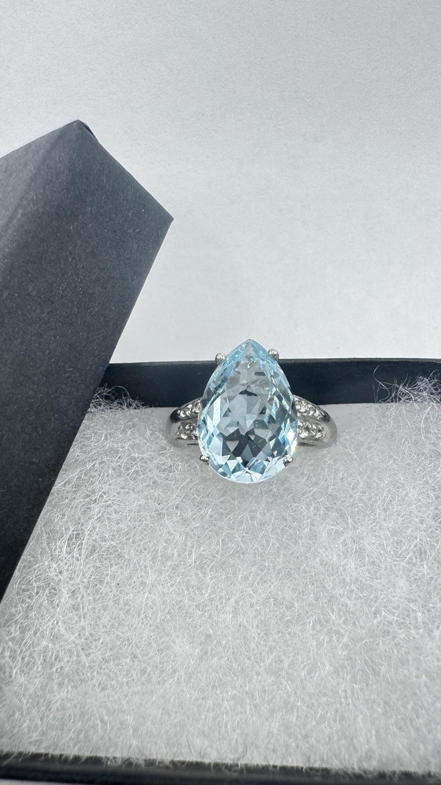 Vintage genuine blue topaz 925 sterling silver Ring