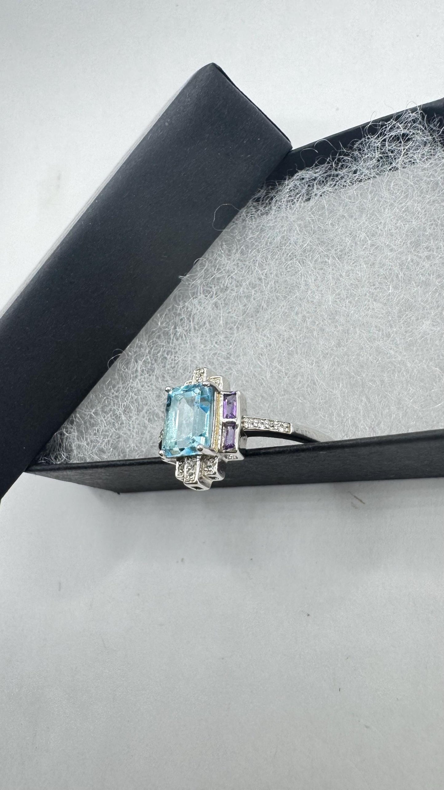 Vintage genuine blue topaz 925 sterling silver Ring
