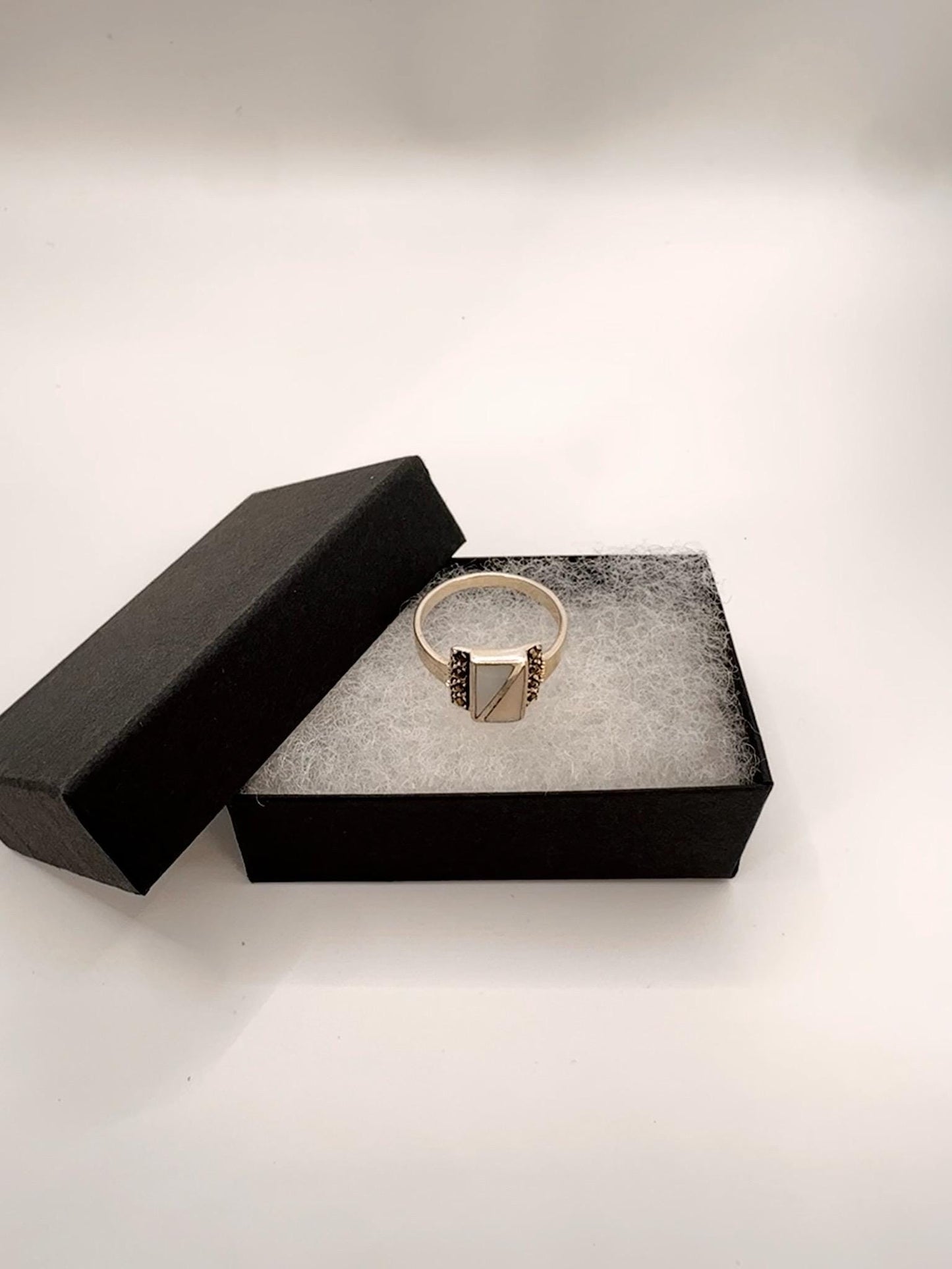 Vintage Mother of Pearl 925 Sterling Silver Ring