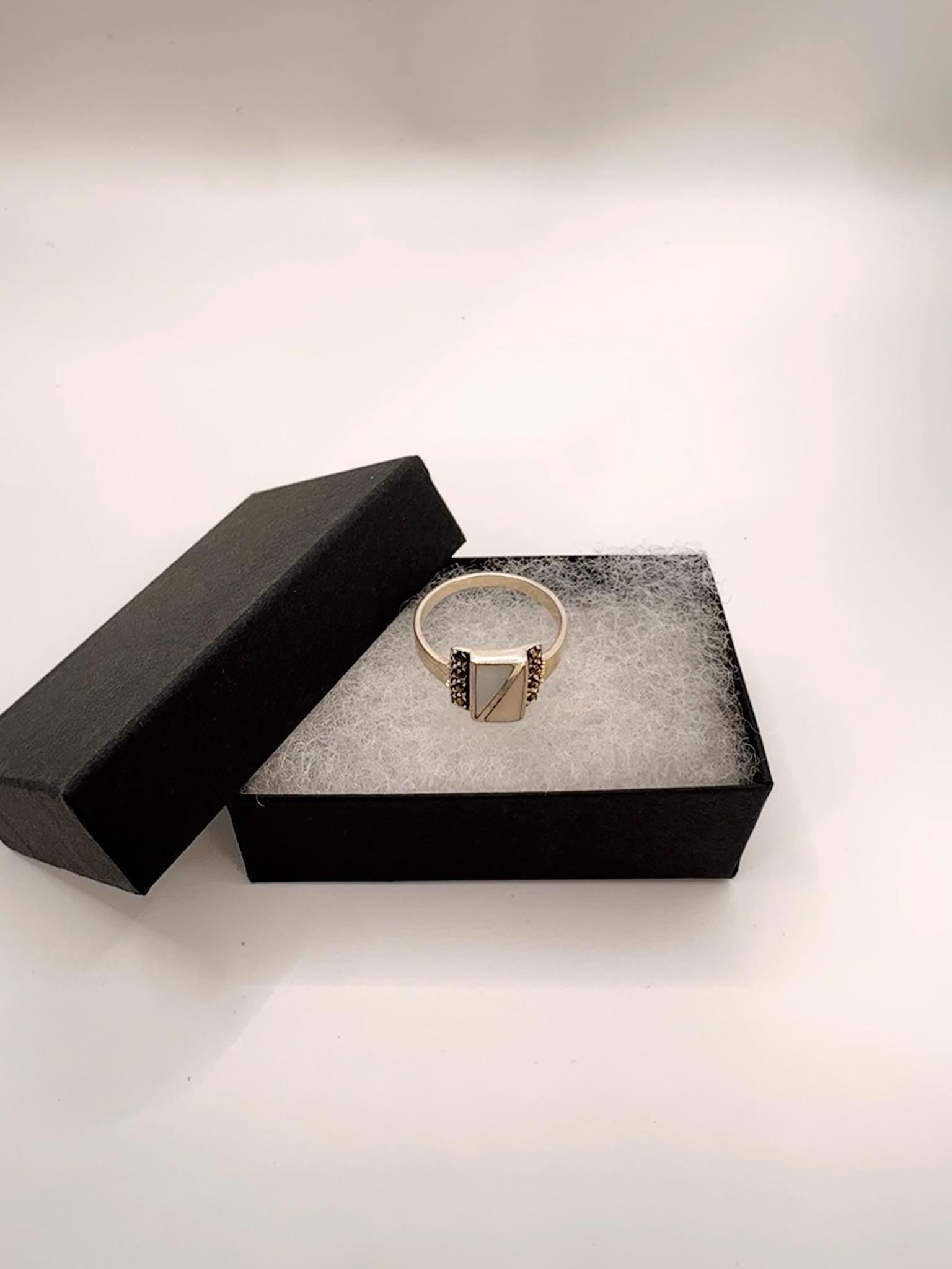 Vintage Mother of Pearl 925 Sterling Silver Ring