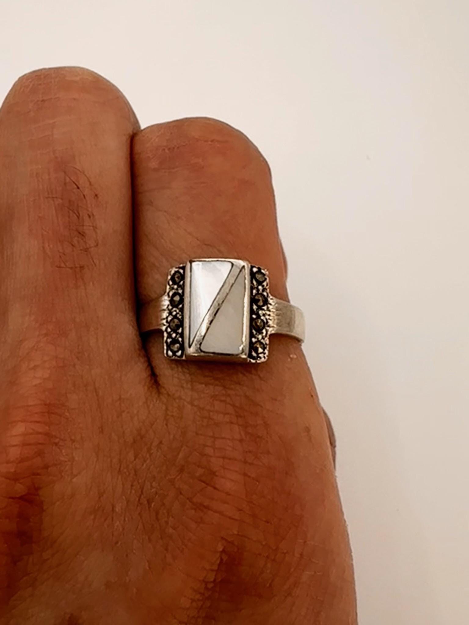 Vintage Mother of Pearl 925 Sterling Silver Ring
